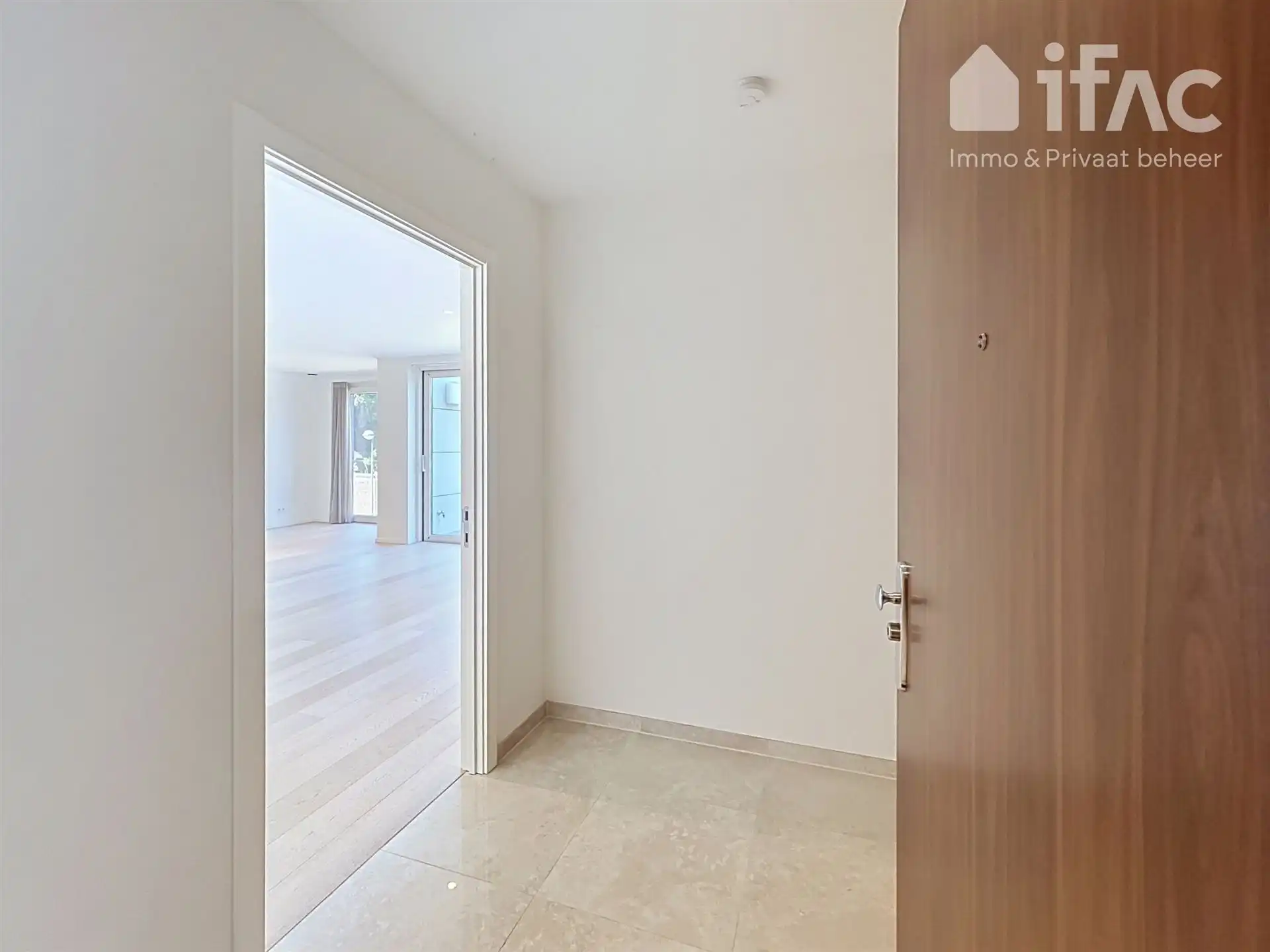 Uitstekend afgewerkt 2 slaapkamer appartement met mooi zicht foto 3