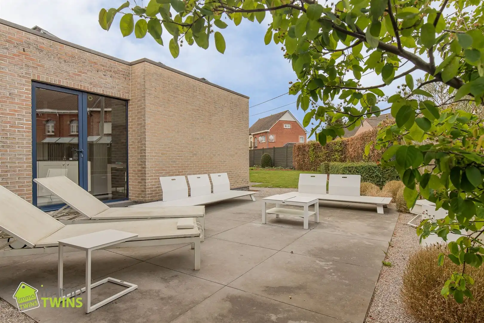 Prachtige instapklare open bebouwing te huur met afgesloten tuin en dubbele garage foto 17