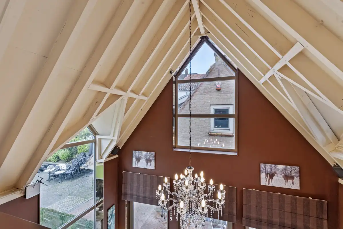 Horecazaak met groot terras in centrum Brugge foto 7