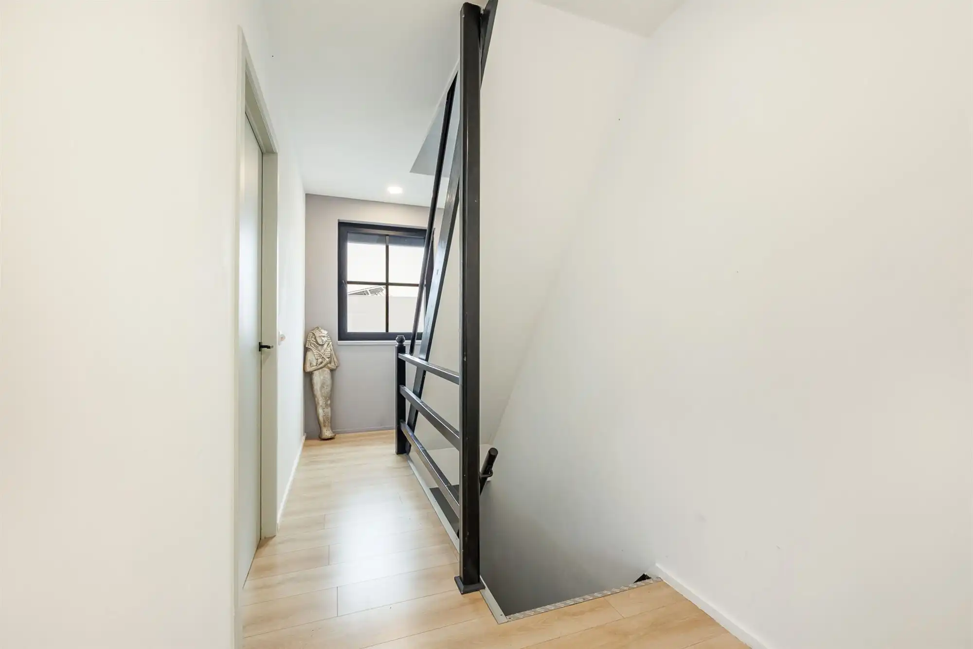 Ruime, instapklare woning met 5 slaapkamers en 2 badkamers  foto 22