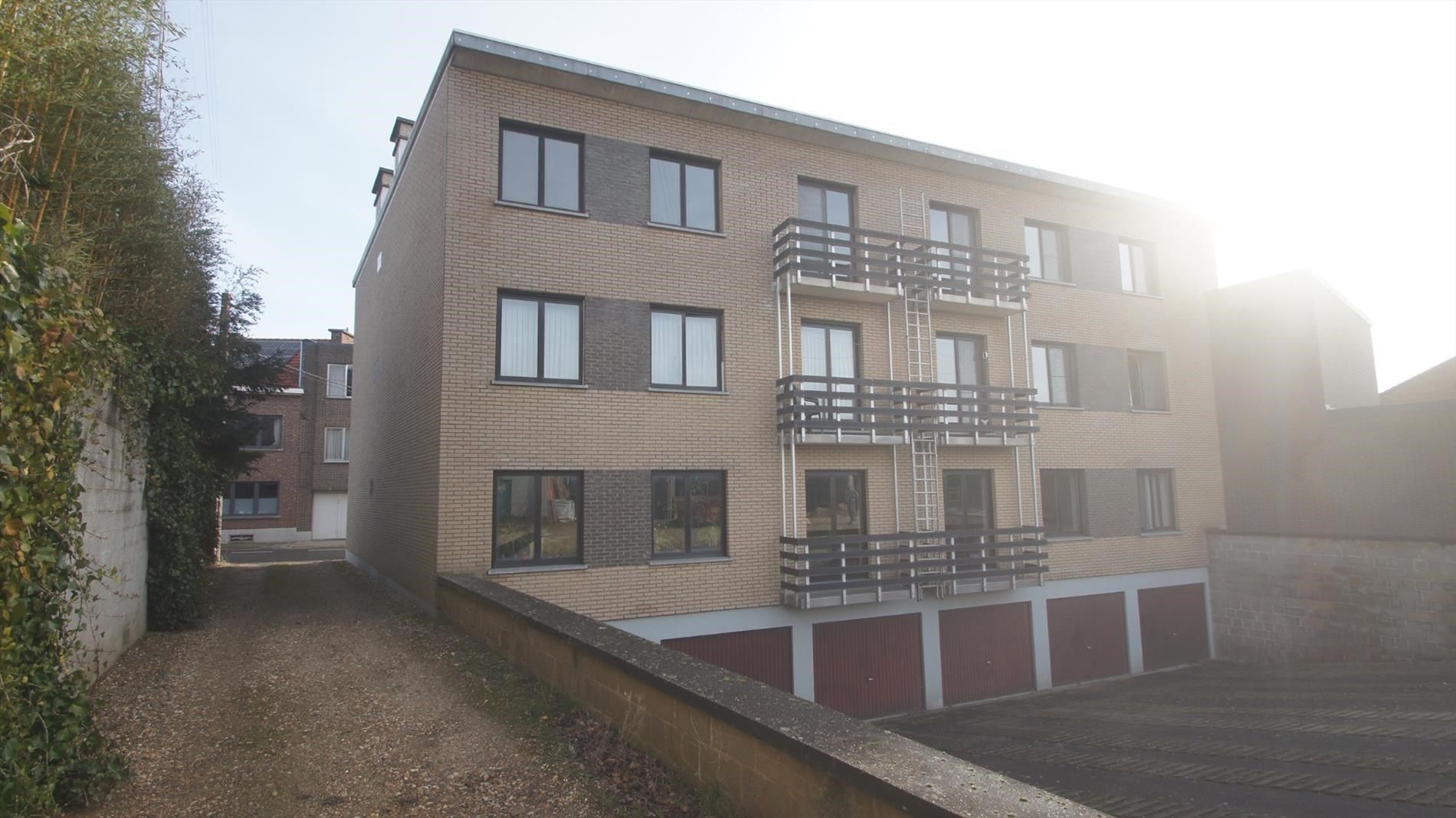 Ruim, goed gelegen appartement met 3 slpks, garage en terrasje foto 14