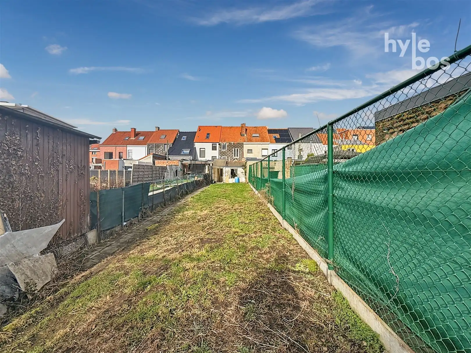 Te renoveren woning met tuin op uitstekende ligging foto 13