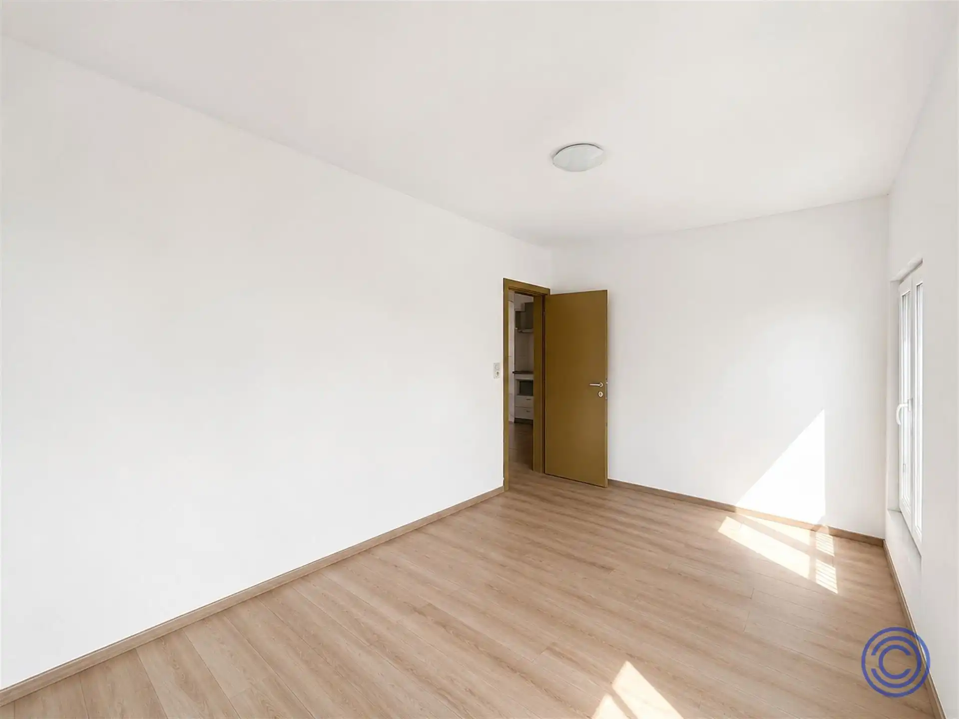 Licht op te frissen 1-slpk appartement in centrum Antwerpen! foto 5