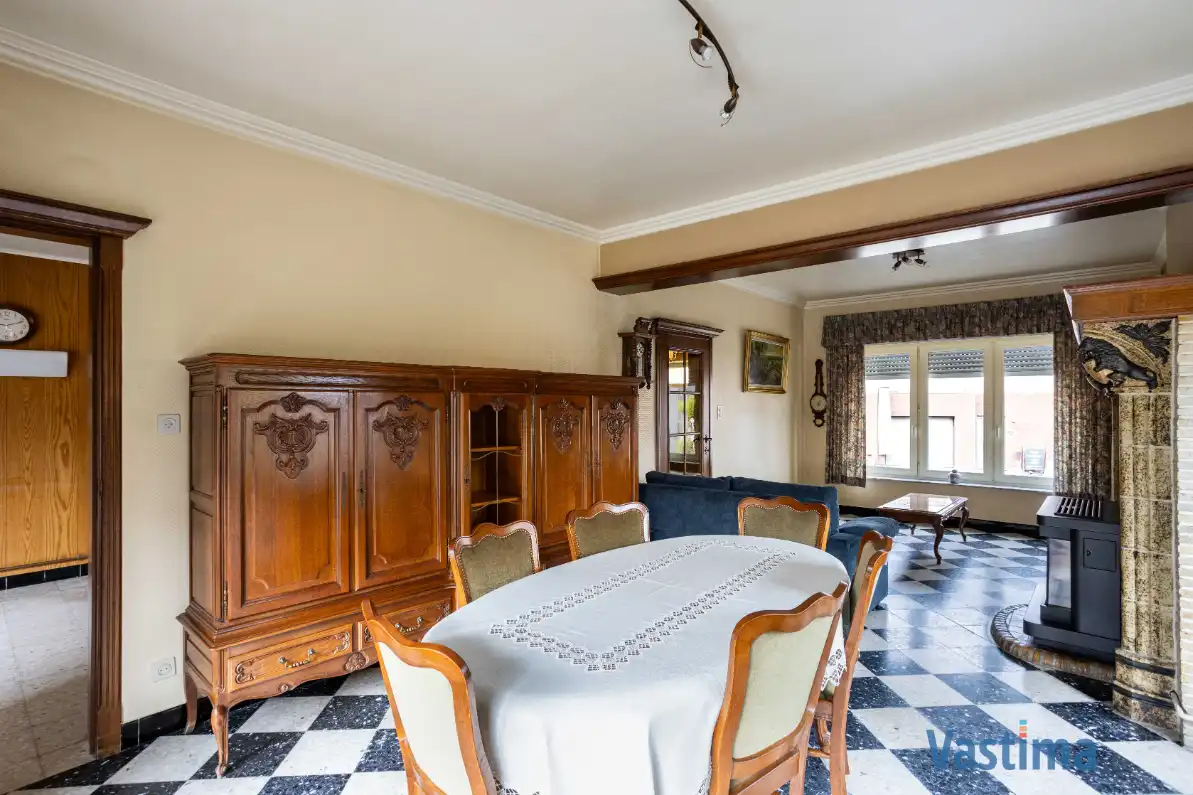 Woning met opslagruimte en grond op strategische ligging foto 8