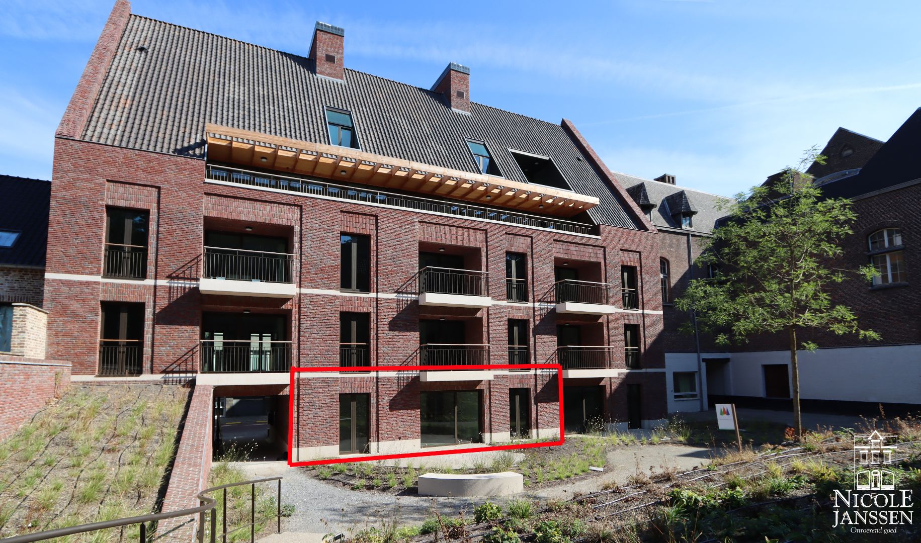 Nieuwbouwappartement met twee slaapkamers en autostandplaats in het centrum van Maaseik foto 1