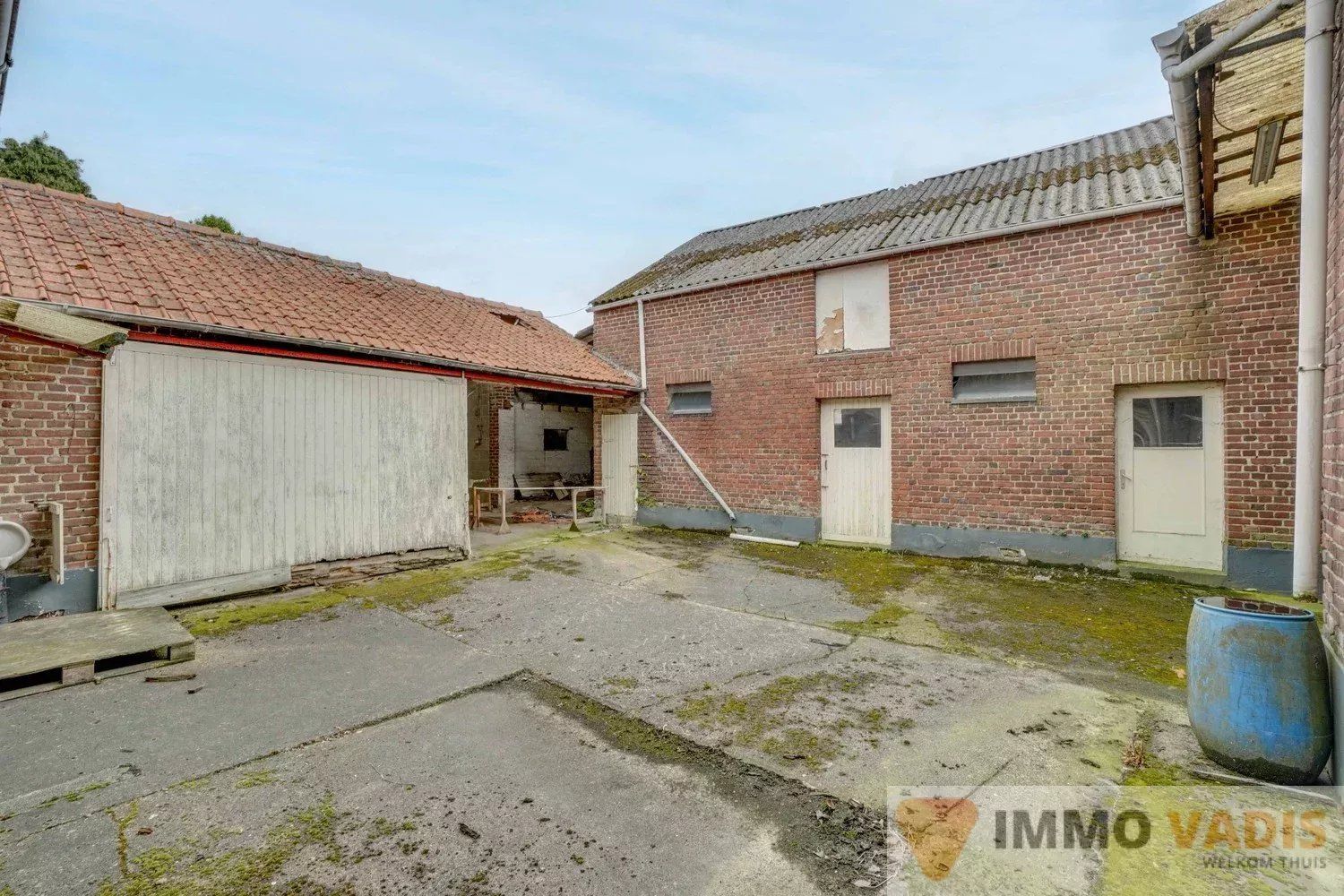 Hoeve op ruim perceel met extra bouwgrond foto 28