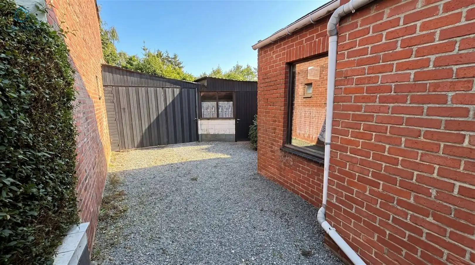 Te renoveren woning met 5 slaapkamers, garage en ruime tuin in het landelijke Viane foto 11