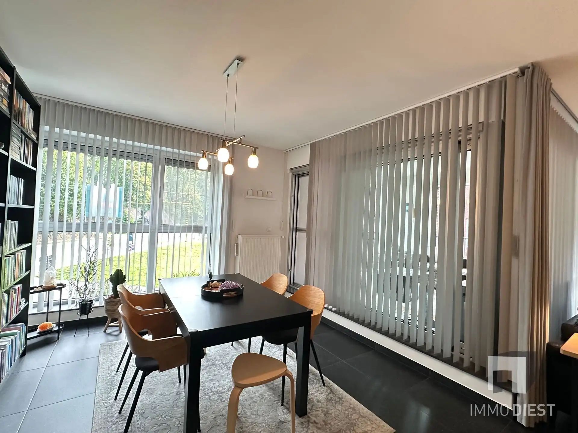 Instapklaar appartement met 2 slpks, terras, parking en kelder foto 3