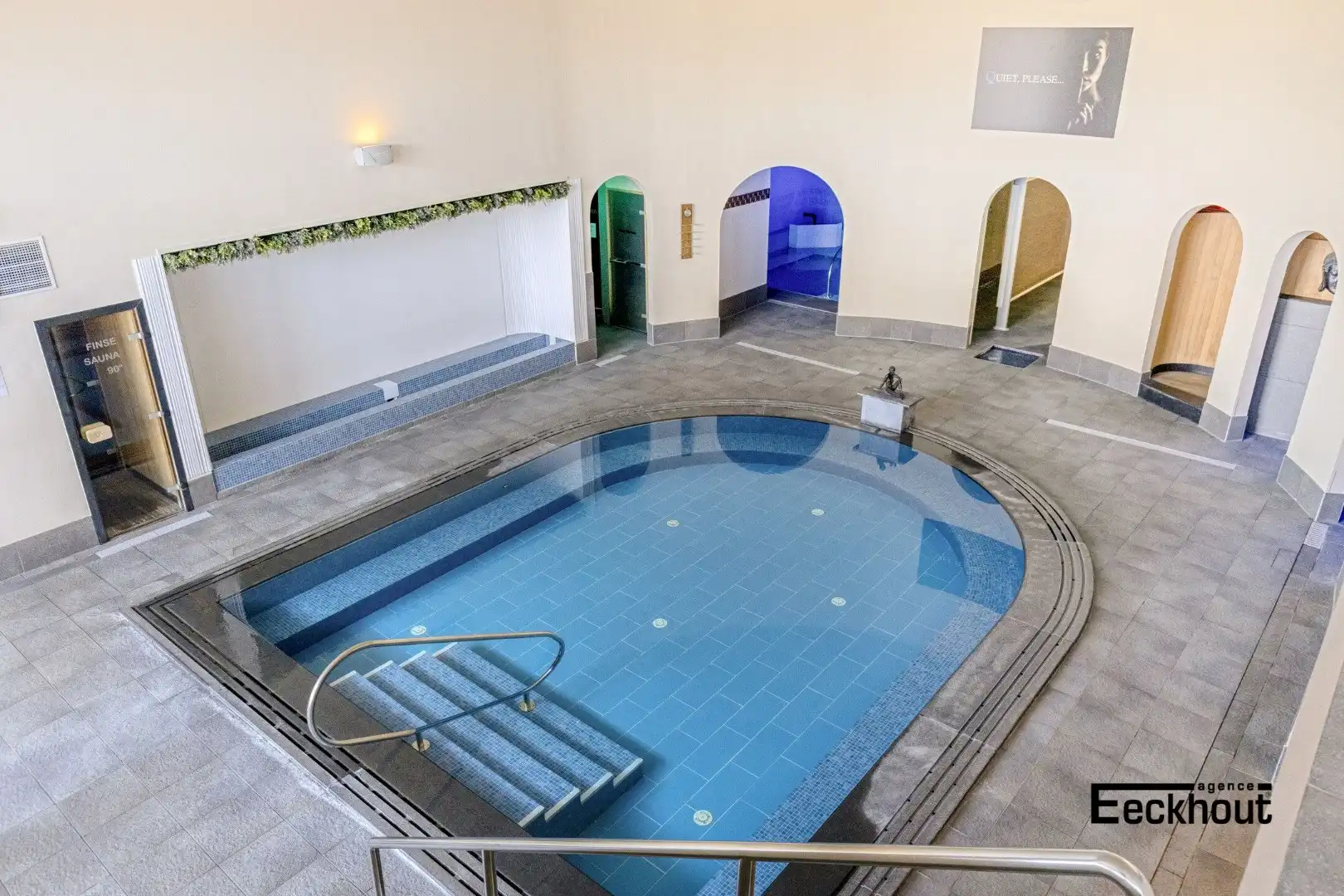 Handelscomplex op gunstige locatie foto 18