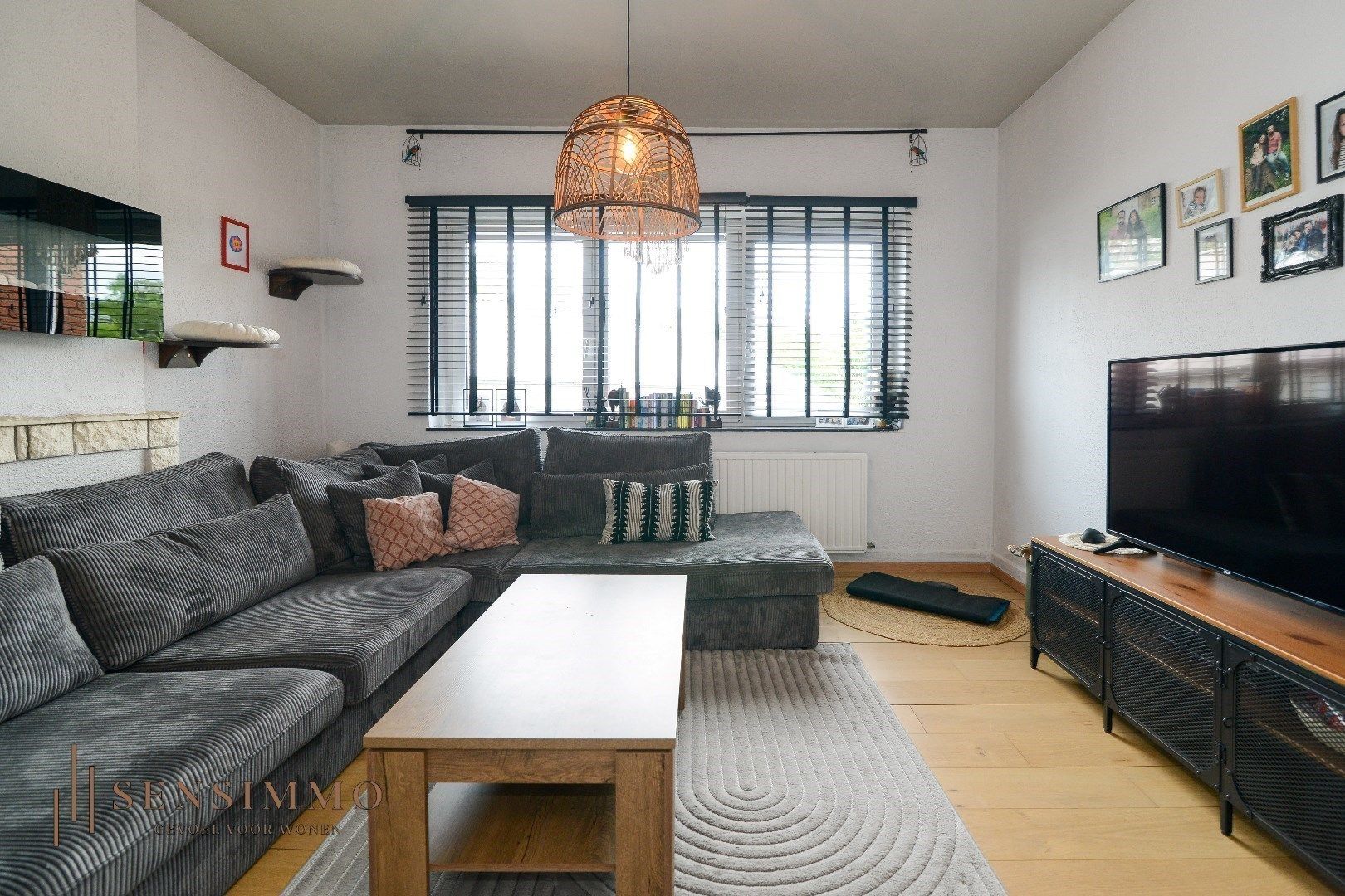 Instapklare duplex met 3 slpk + terras + parking in de levendige Vennestraat! foto 4