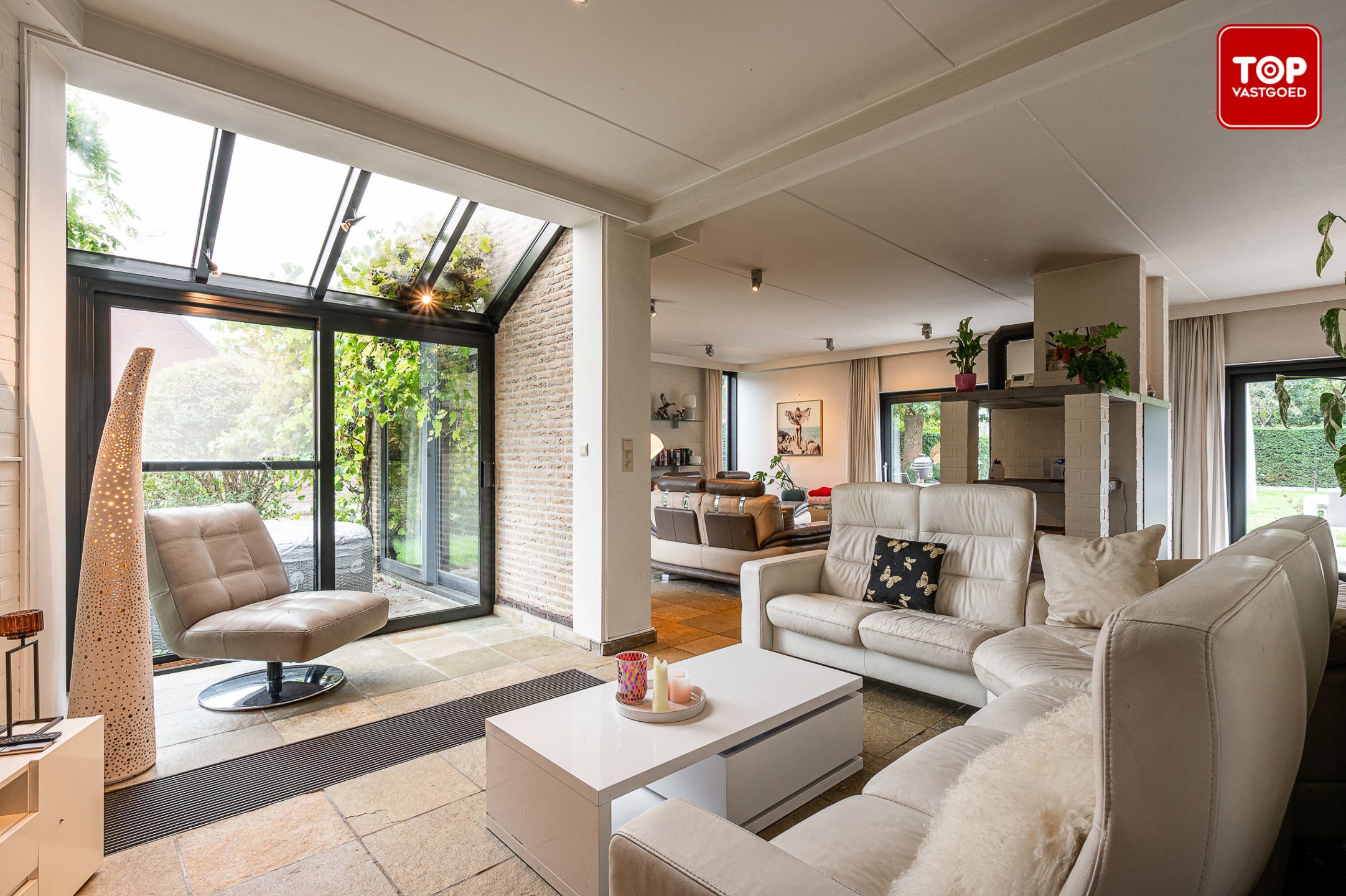 Ruime en lichtrijke villa met praktijkruimte en grote tuin nabij Gent foto 2