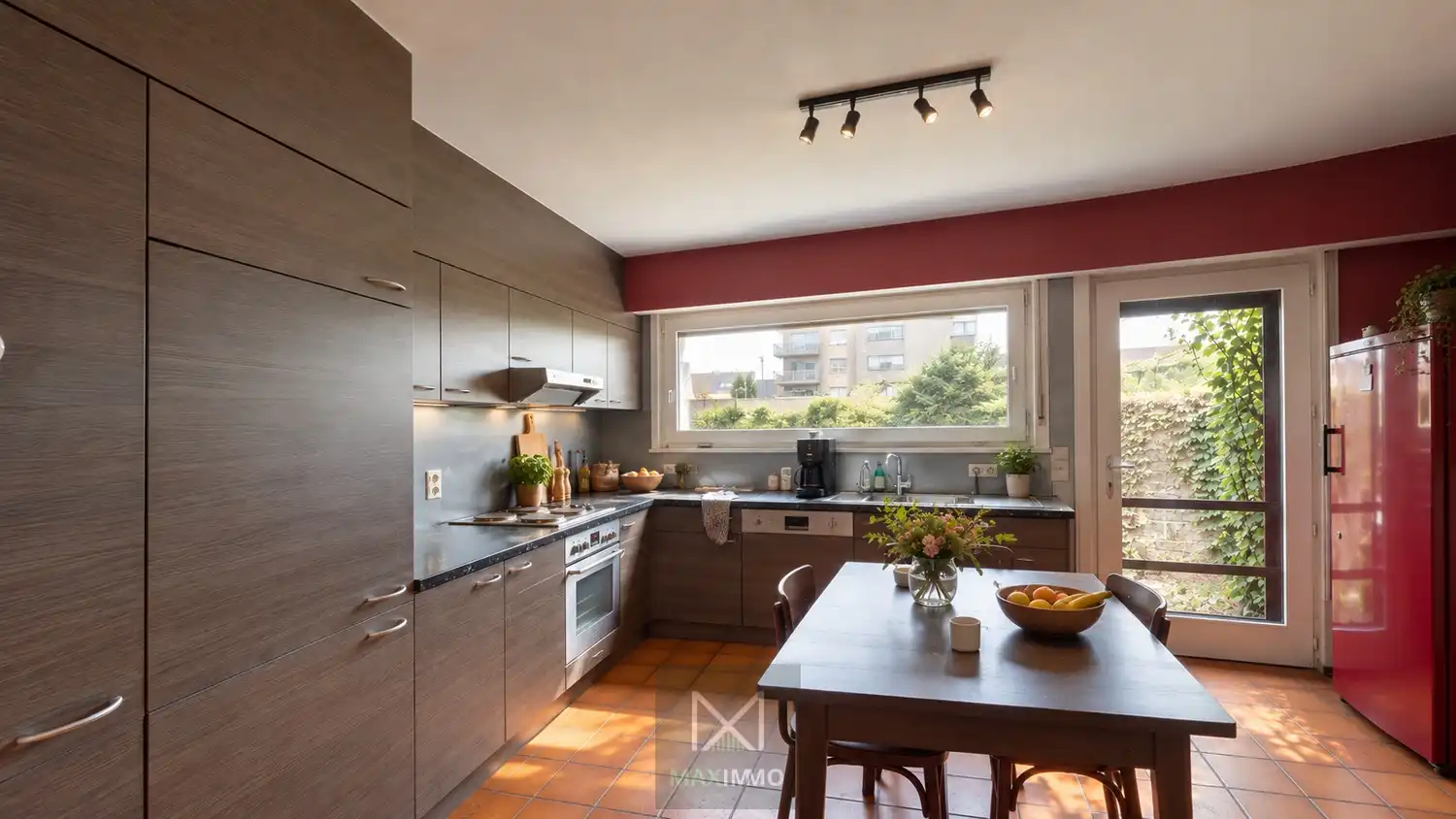 Karaktervolle herenwoning met uitzonderlijk veel ruimte en potentieel in hartje Lauwe foto 7