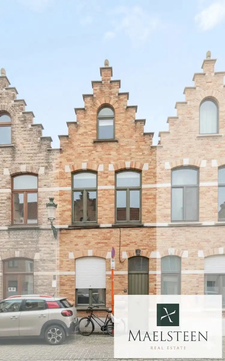 Instapklare trapgevelwoning, gelegen in Brugge centrum foto {{pictureIndex}}