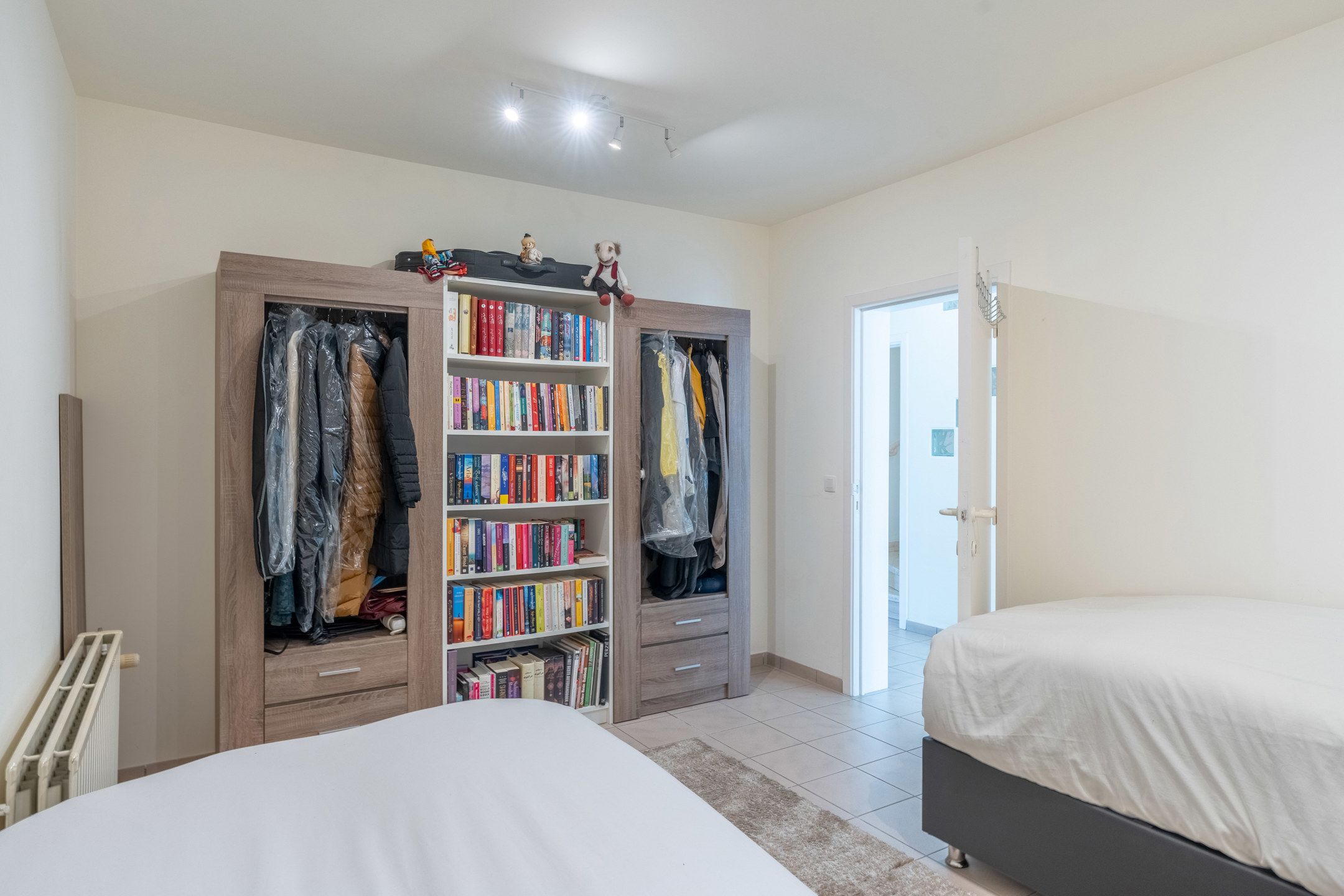 Volledig vernieuwde  woning/kantoor/handelspand met 5 slpks foto 36