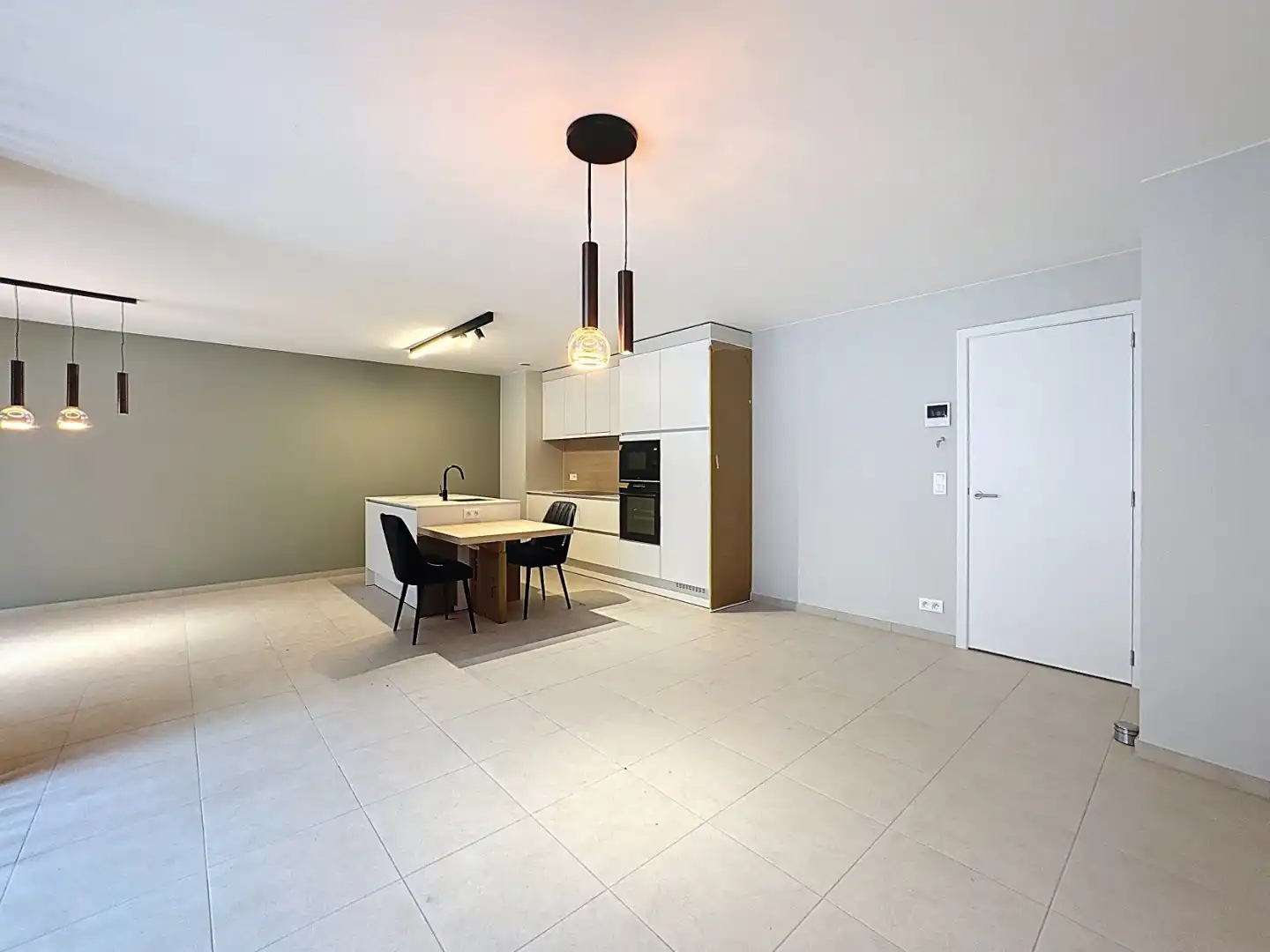 Ruim nieuwbouwappartement gelegen in het centrum foto 3