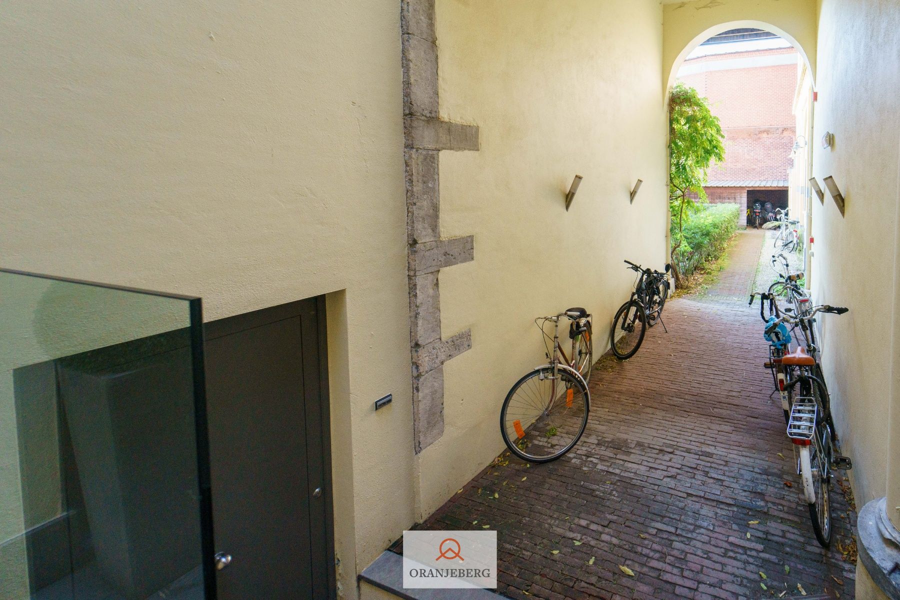 Centraal gelegen 2 slaapkamer-appartement met zicht op de Coupure! foto 33