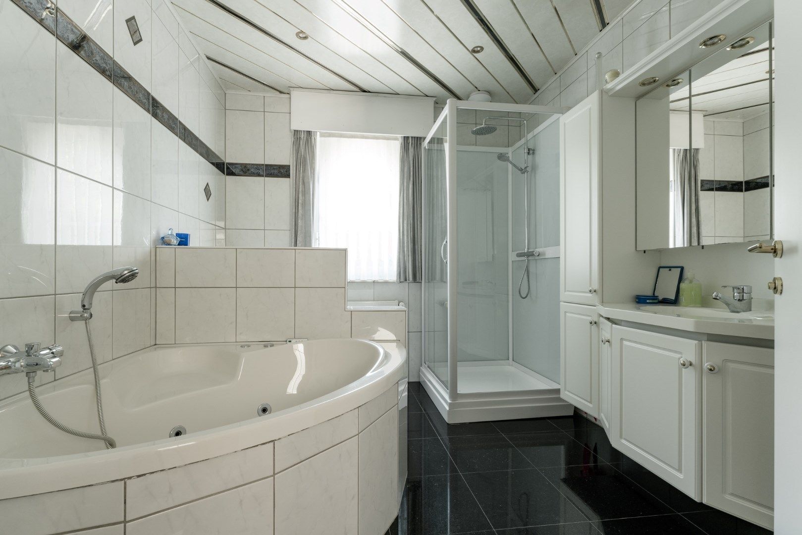 Prachtige villa te koop op rustige locatie! foto 13