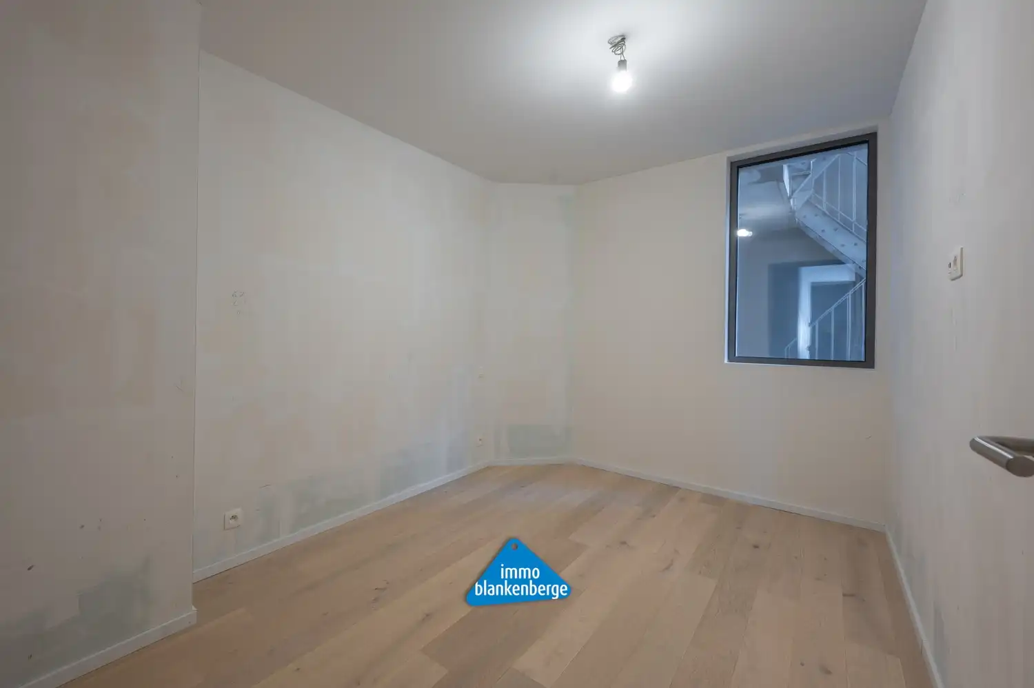Appartement te koop op topligging aan de Zeedijk met prachtig zicht op de Pier van Blankenberge foto 16