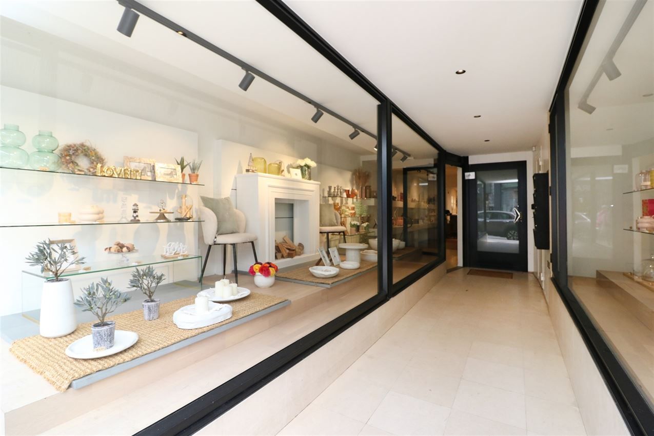 Centraal gelegen handelszaak met hoog zichtbaarheidsgehalte foto 3