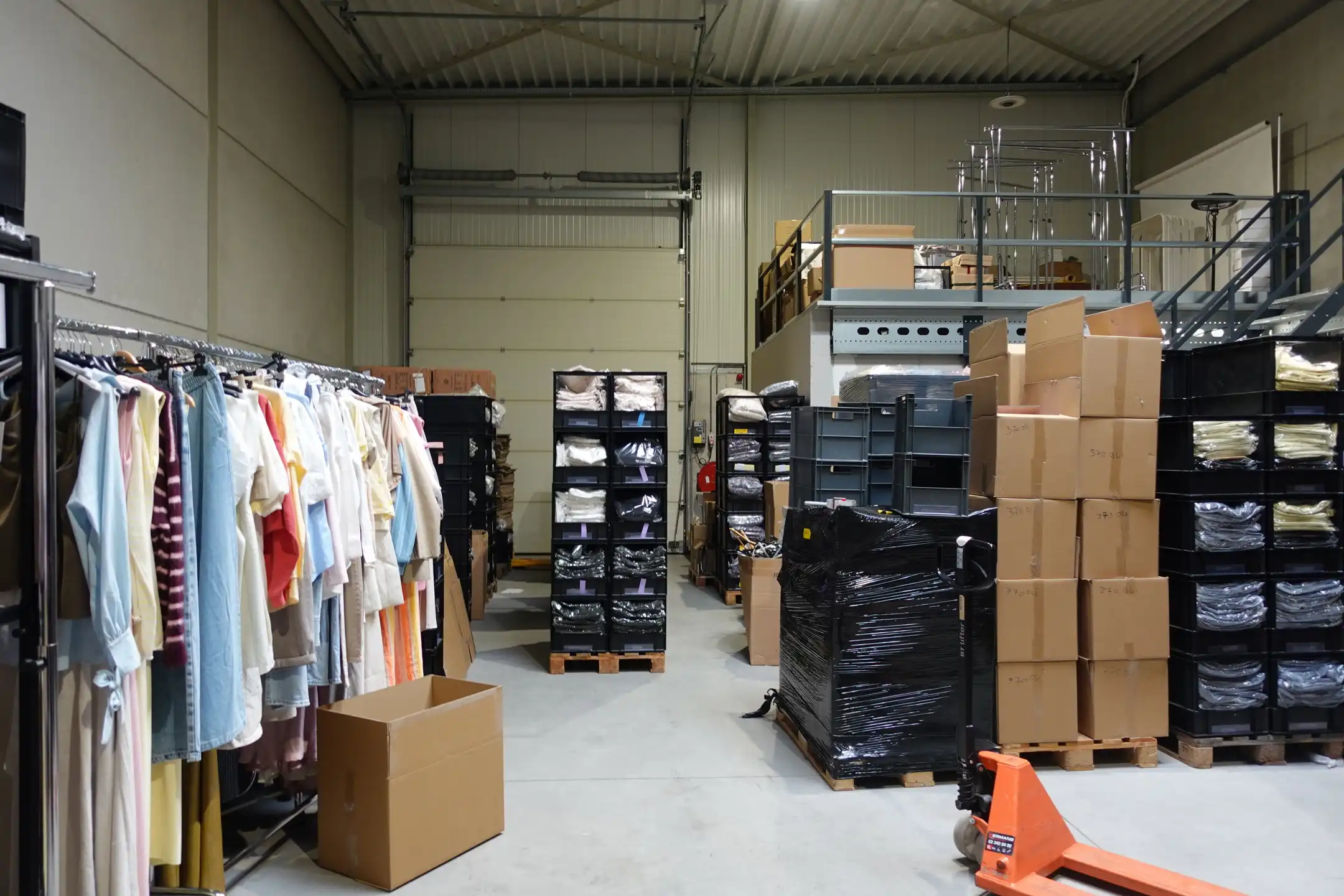 KMO-unit met 2 autostaanplaatsen te Beerse. foto 3