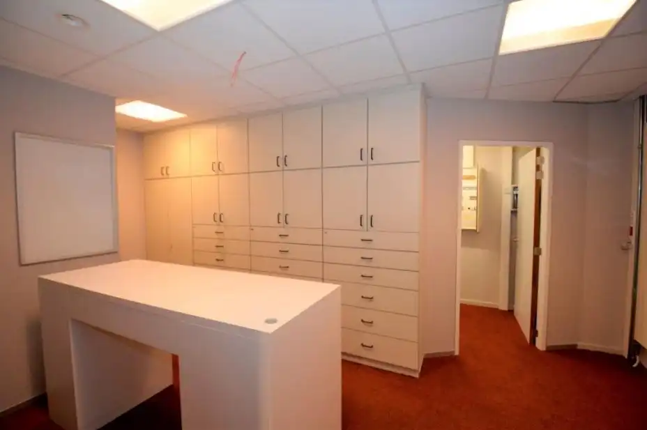 Voormalig bankkantoor met zeer veel mogelijkheden!  foto 5