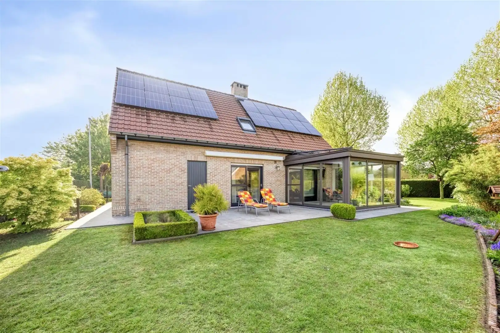 Rustig gelegen, goed onderhouden villa met 4 slaapkamers op 761 m². foto 25