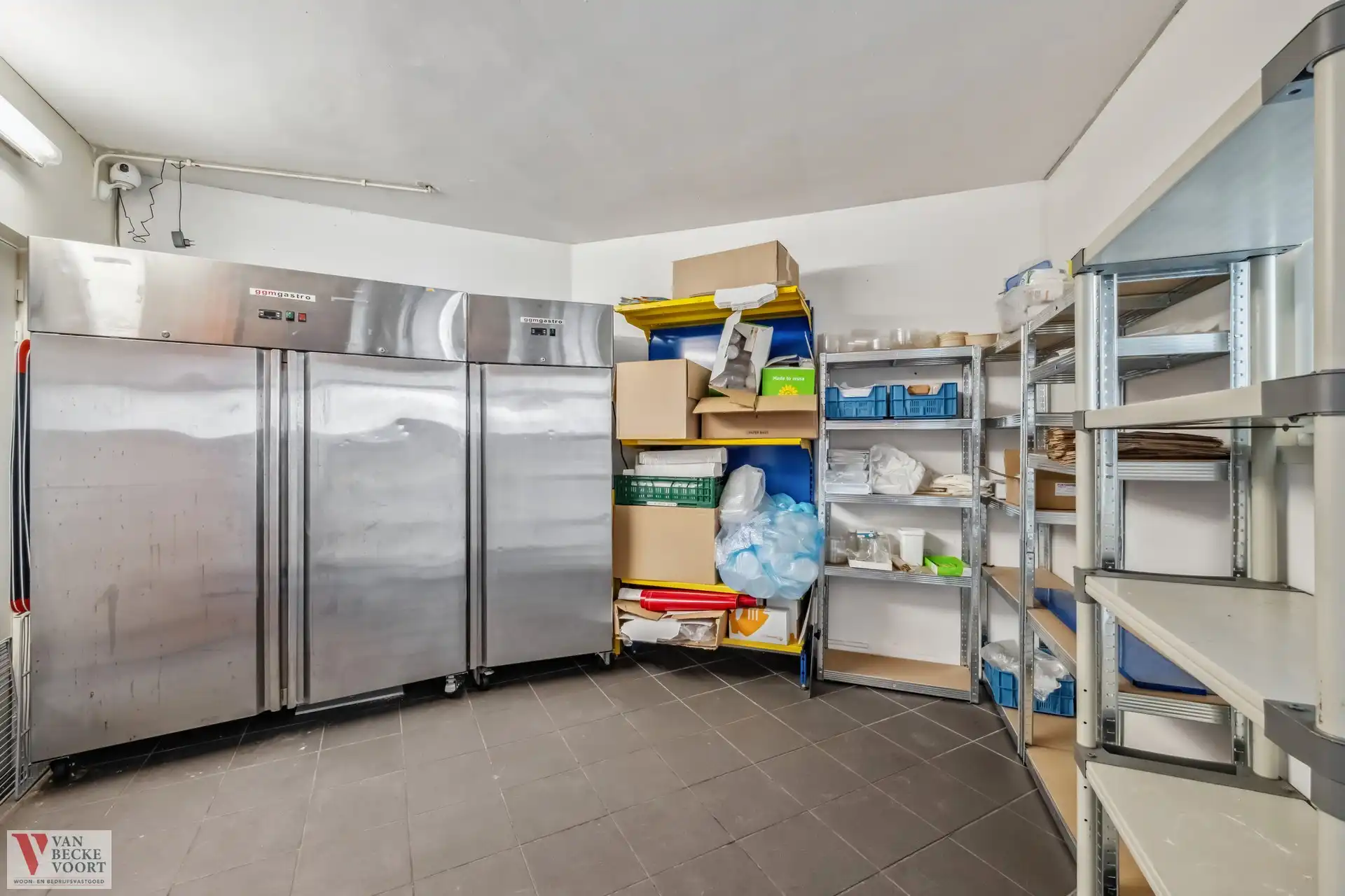 Handelspand op hoekligging met garage foto 8