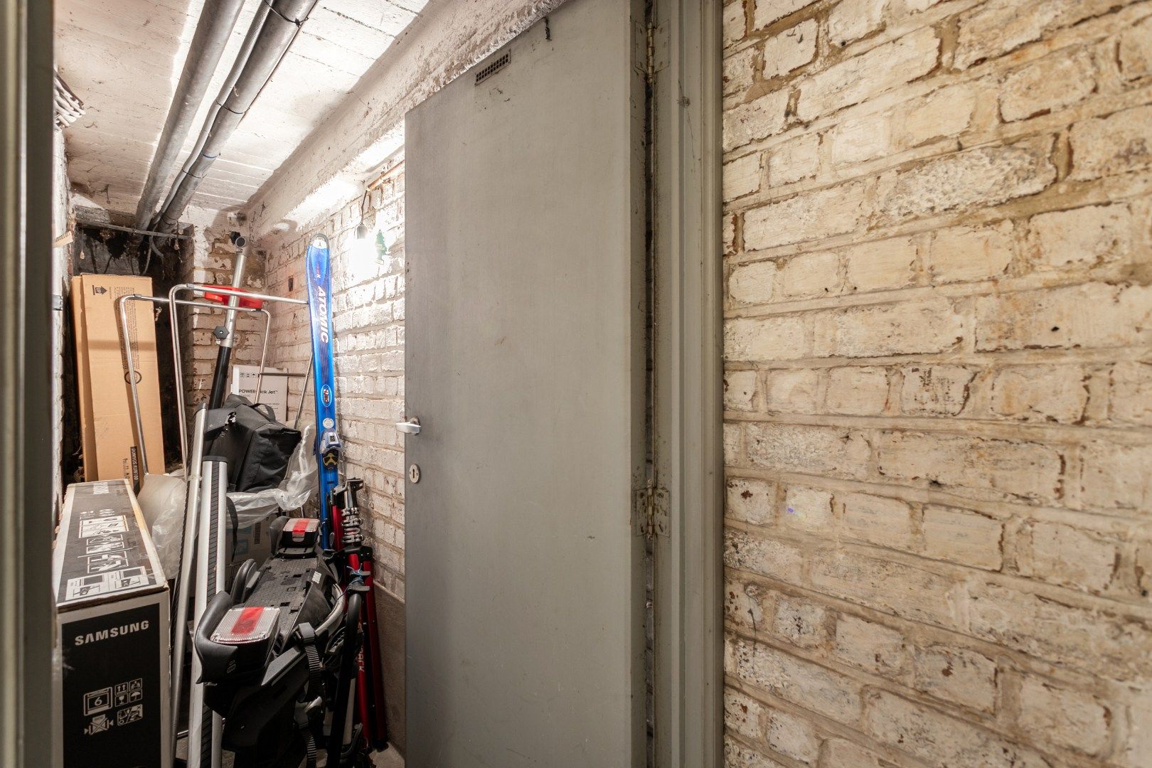 Instapklaar 2k-app in het centrum van Halle, met balkon en kelder foto 17