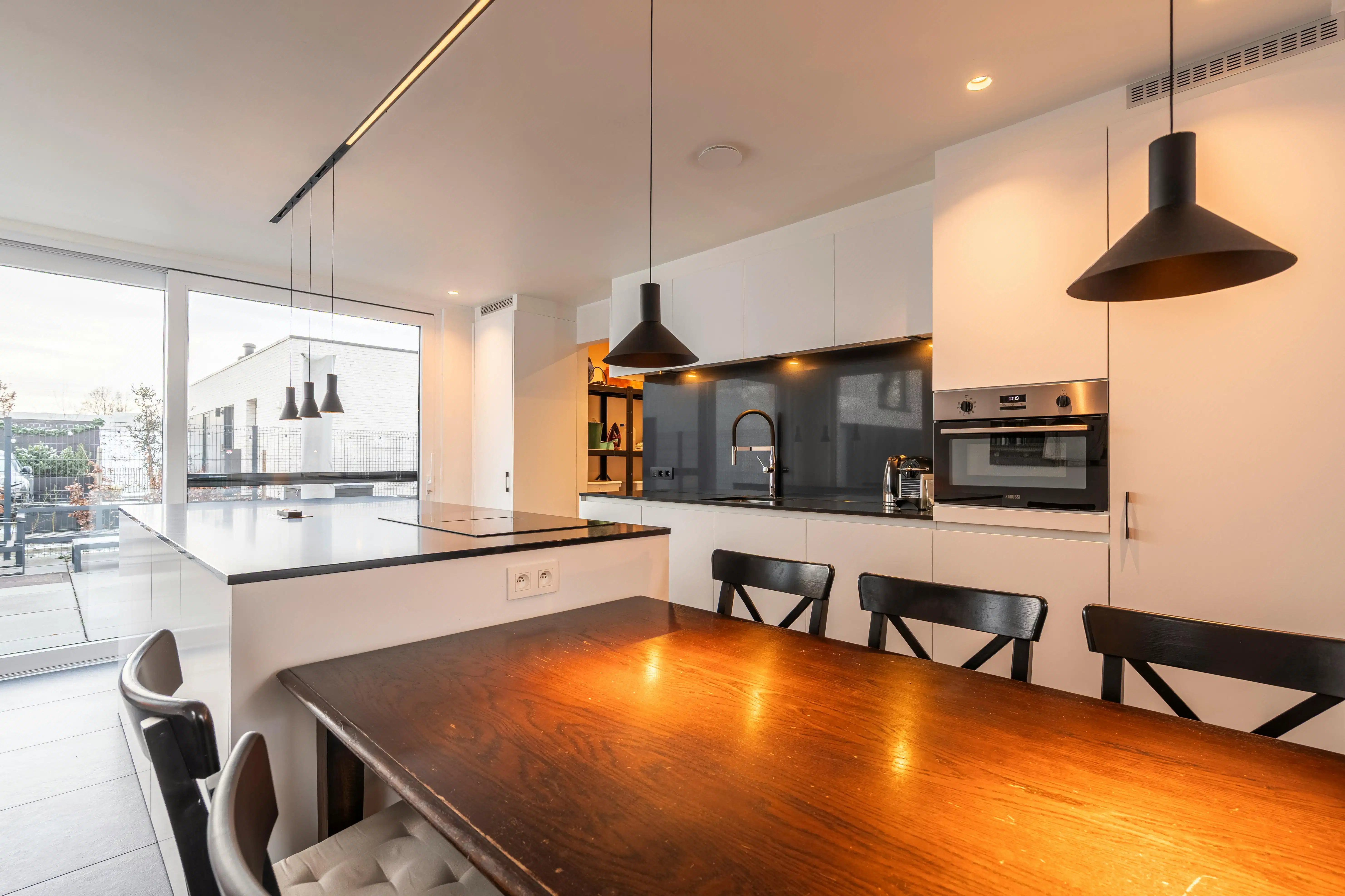 Instapklare woning met 3 slaapkamers en moderne technieken! foto 3