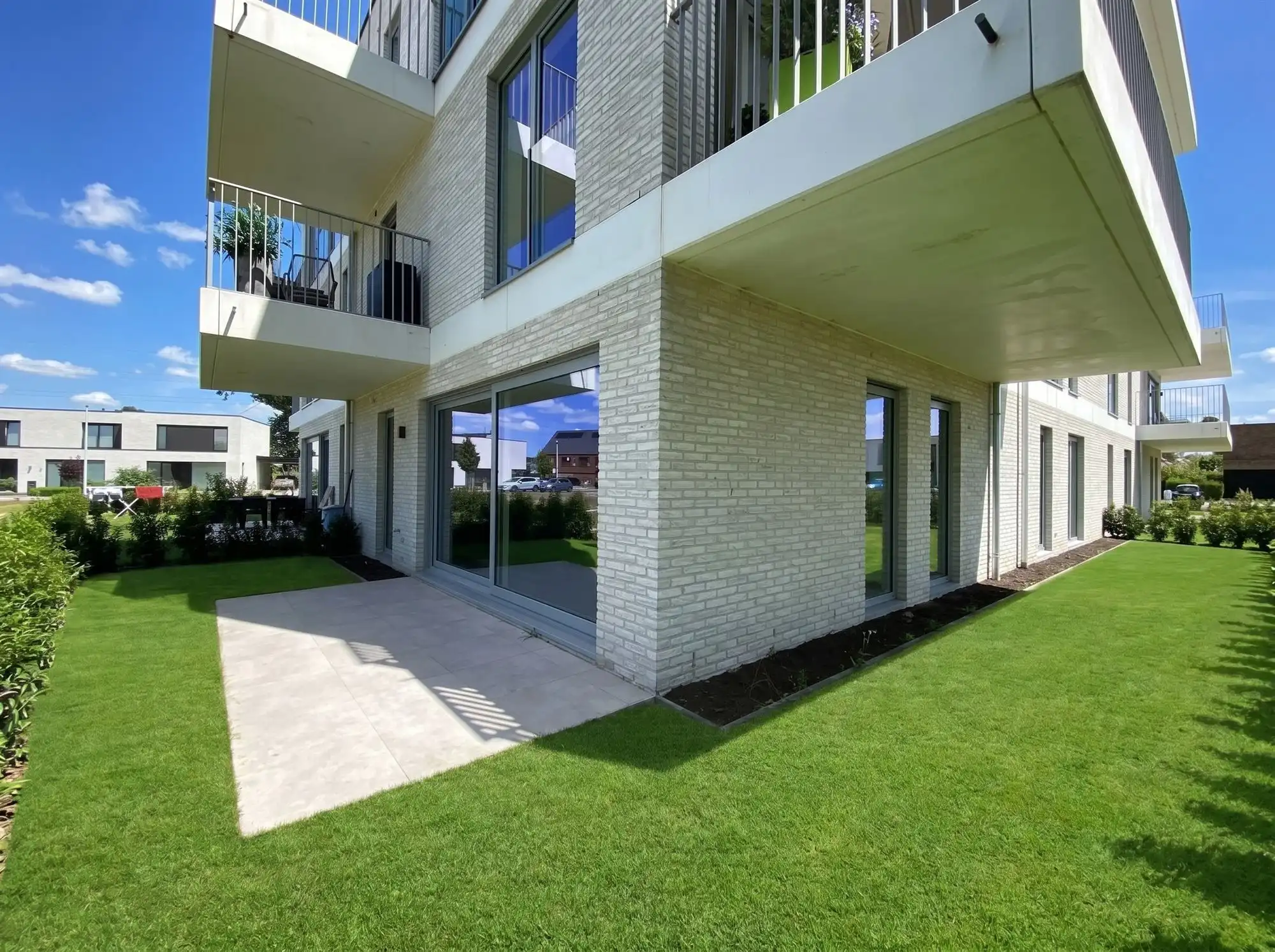Gelijkvloers nieuwbouwappartement met garage en berging foto 10