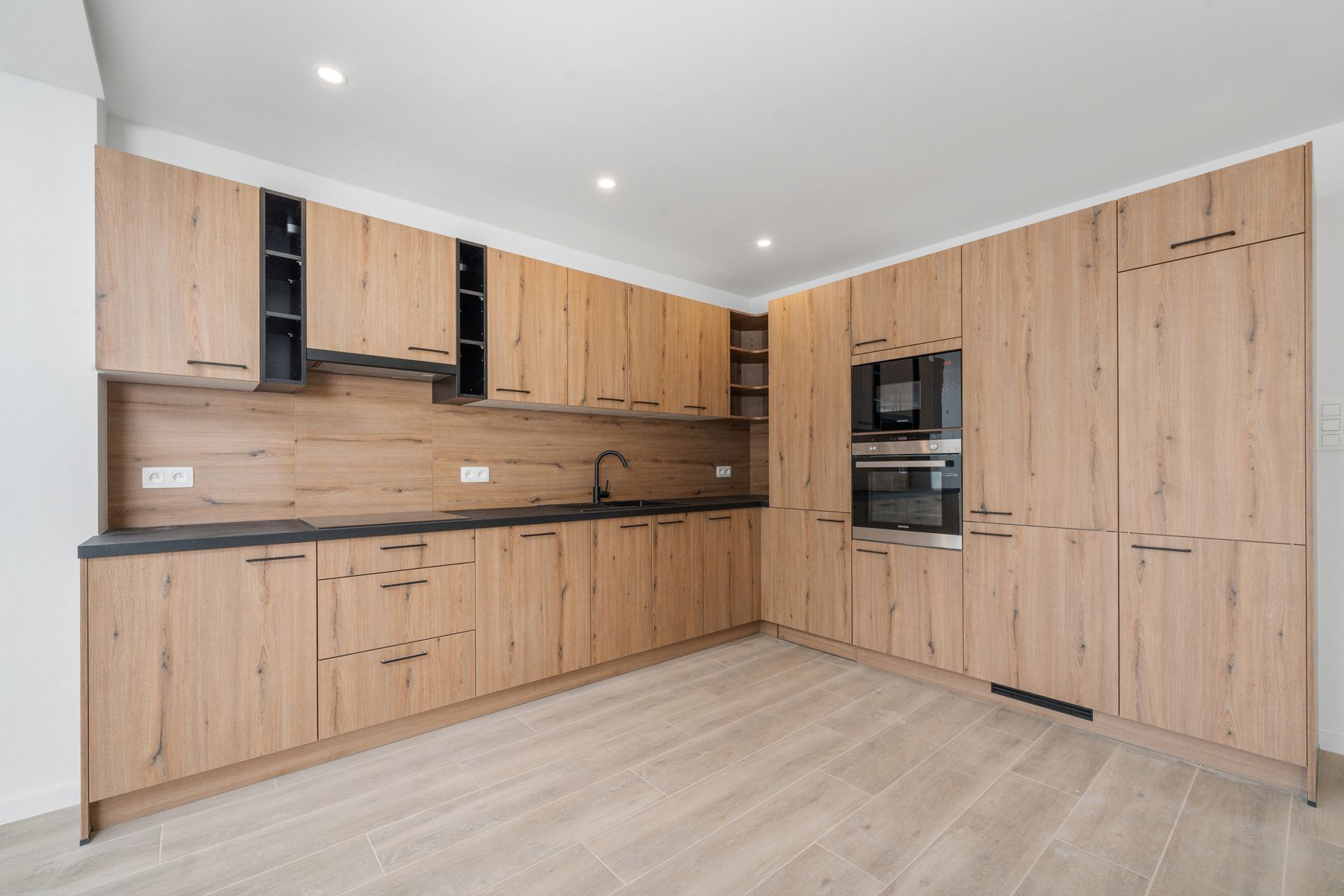 LABEL A: instapklare woning met 4 slaapkamers en grote tuin foto 8