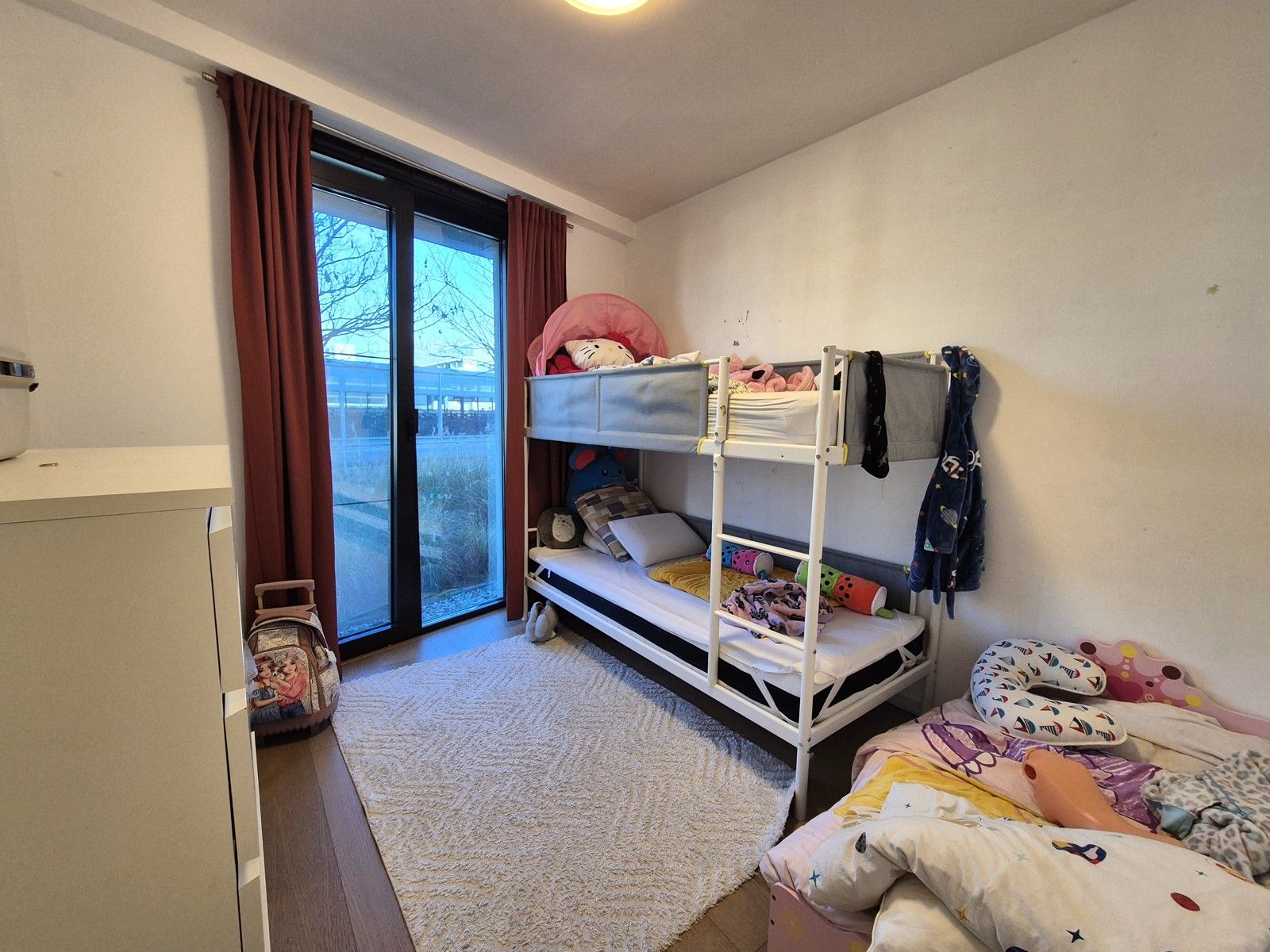 Grote glaspartij naar tuin/terras + recent esthetisch gebouw foto 10