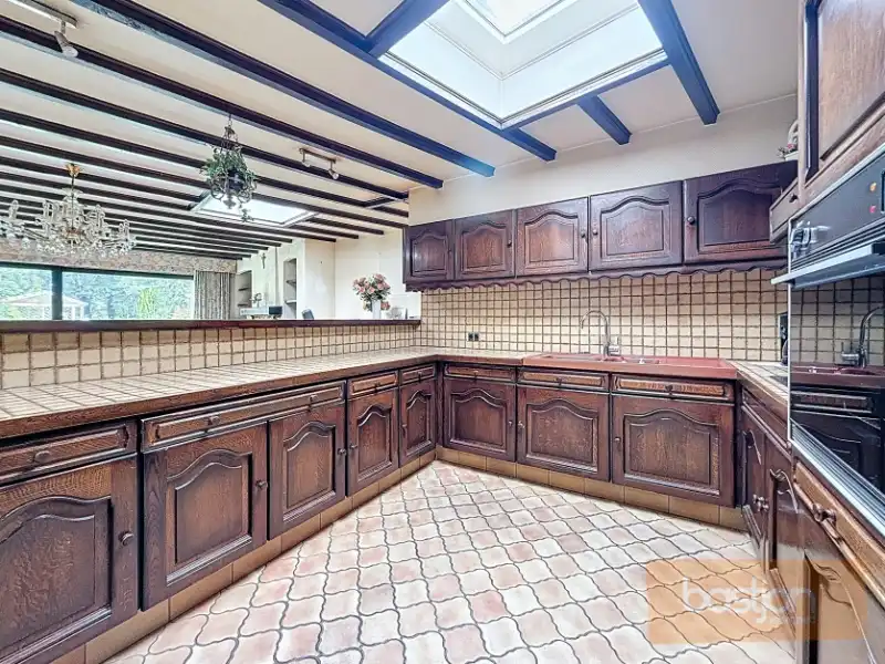 Te renoveren woning met tal van mogelijkheden in hartje Marke foto 8