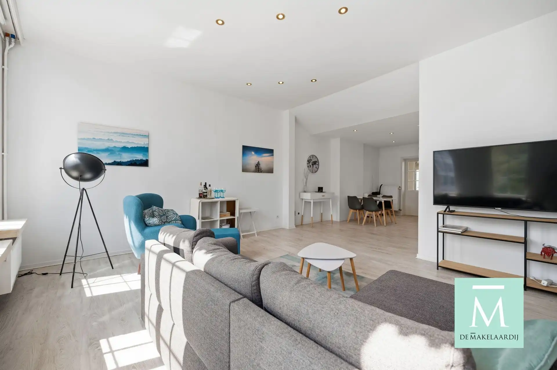 Lichtrijk gemeubeld duplexappartement met terras op toplocatie! foto 6