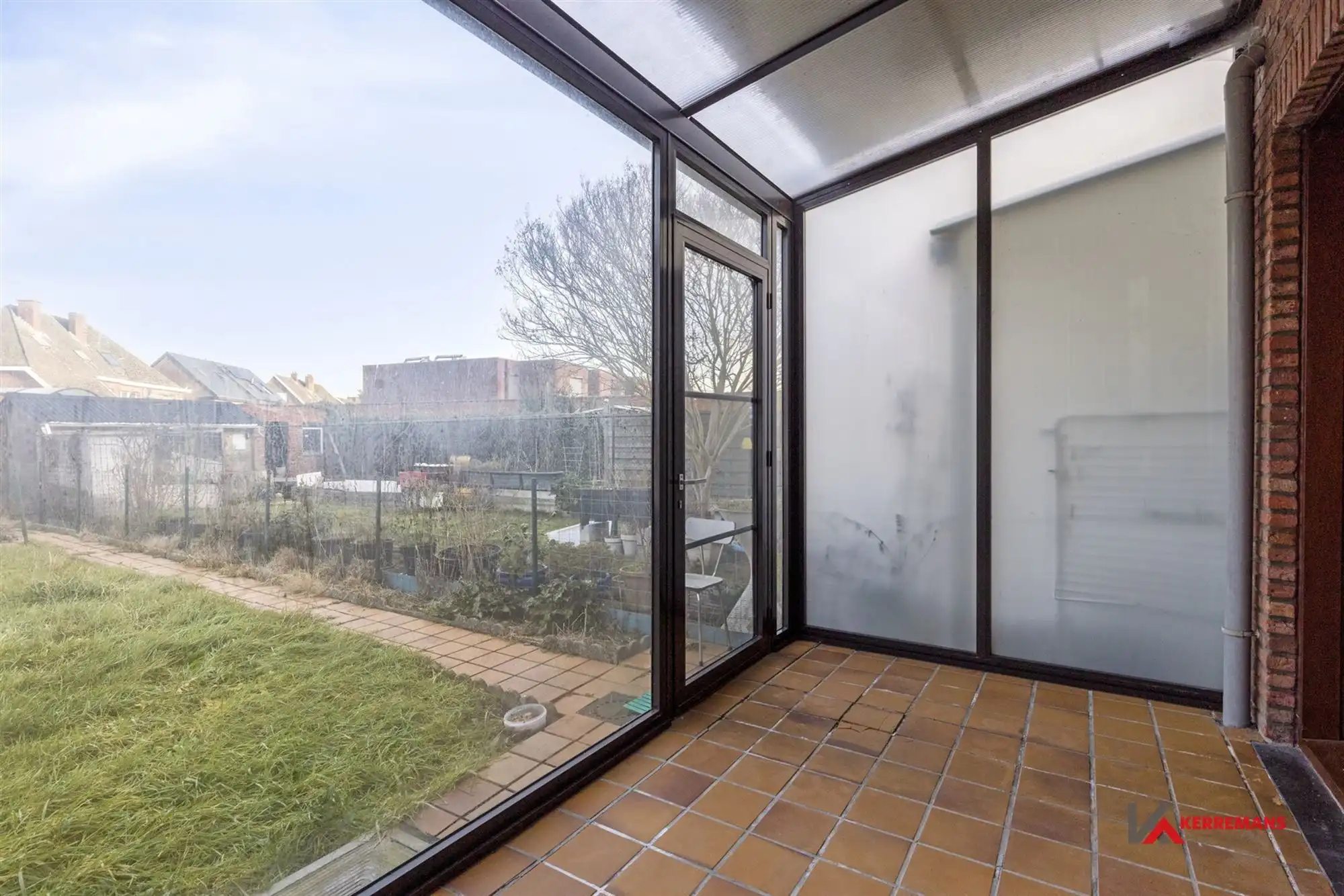 Woning met 2 slaapkamers, tuin en garage.  foto 19