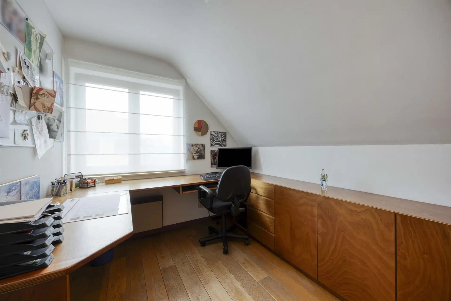 Open bebouwing met 4 slaapkamers, garage en tuin.  foto 13