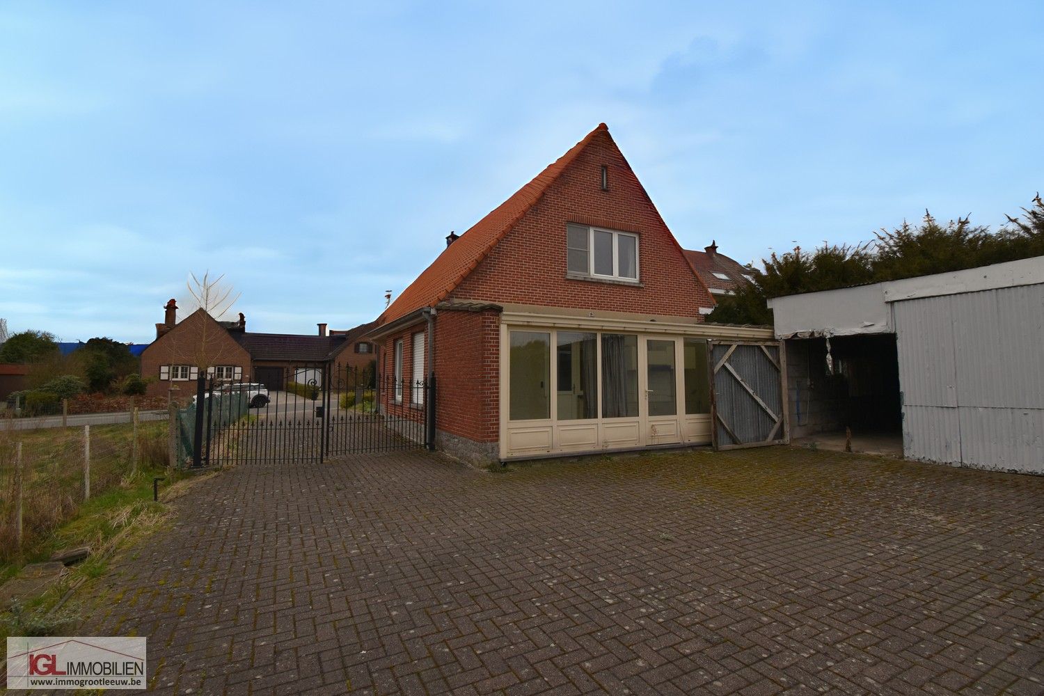 Hoofdfoto van de publicatie: Rustig gelegen woning met groot perceel te koop in Sint-Pieters-Leeuw