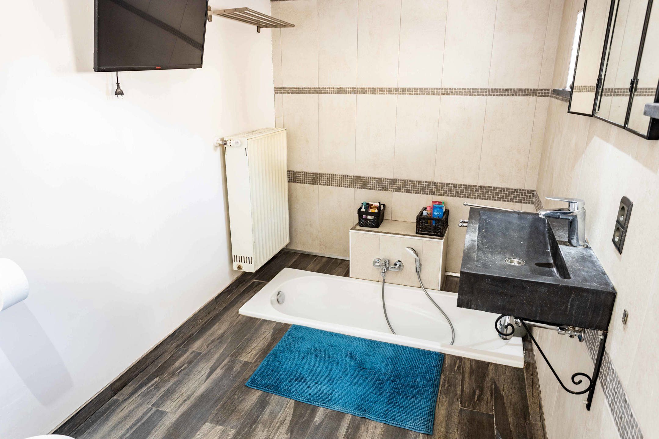 Instapklare & ruime woning op een toffe locatie foto 19