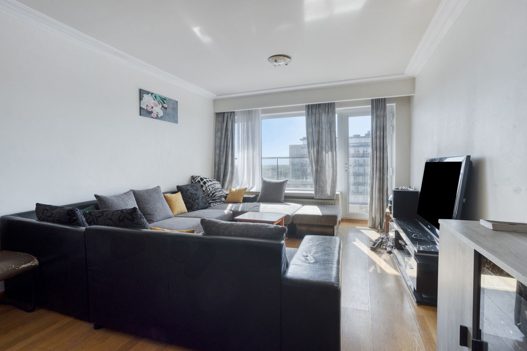 Goed gelegen appartement op het 13e verdiep foto 6