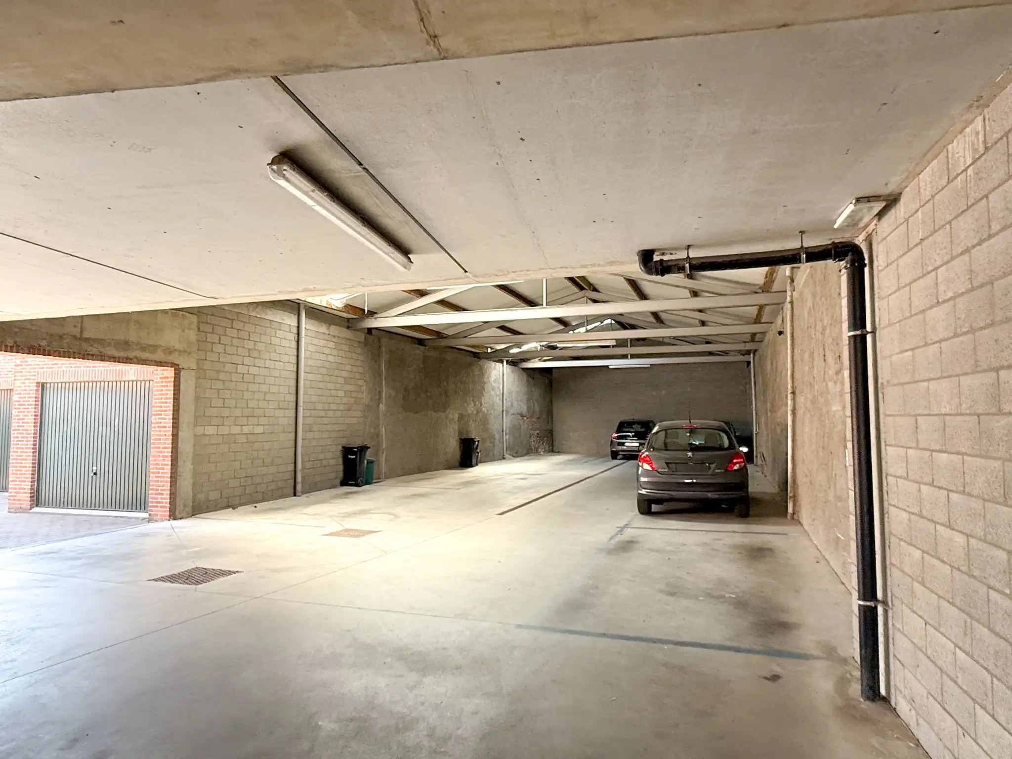 Overdekte autostaanplaats te huur in het centrum Beveren foto 4