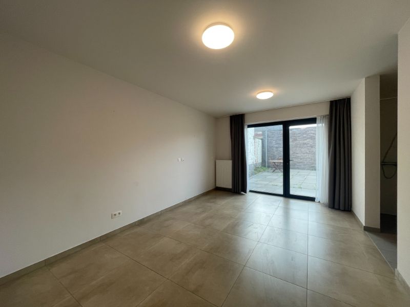 Instapklare woning met terras en garage in hartje Aspelare foto 8