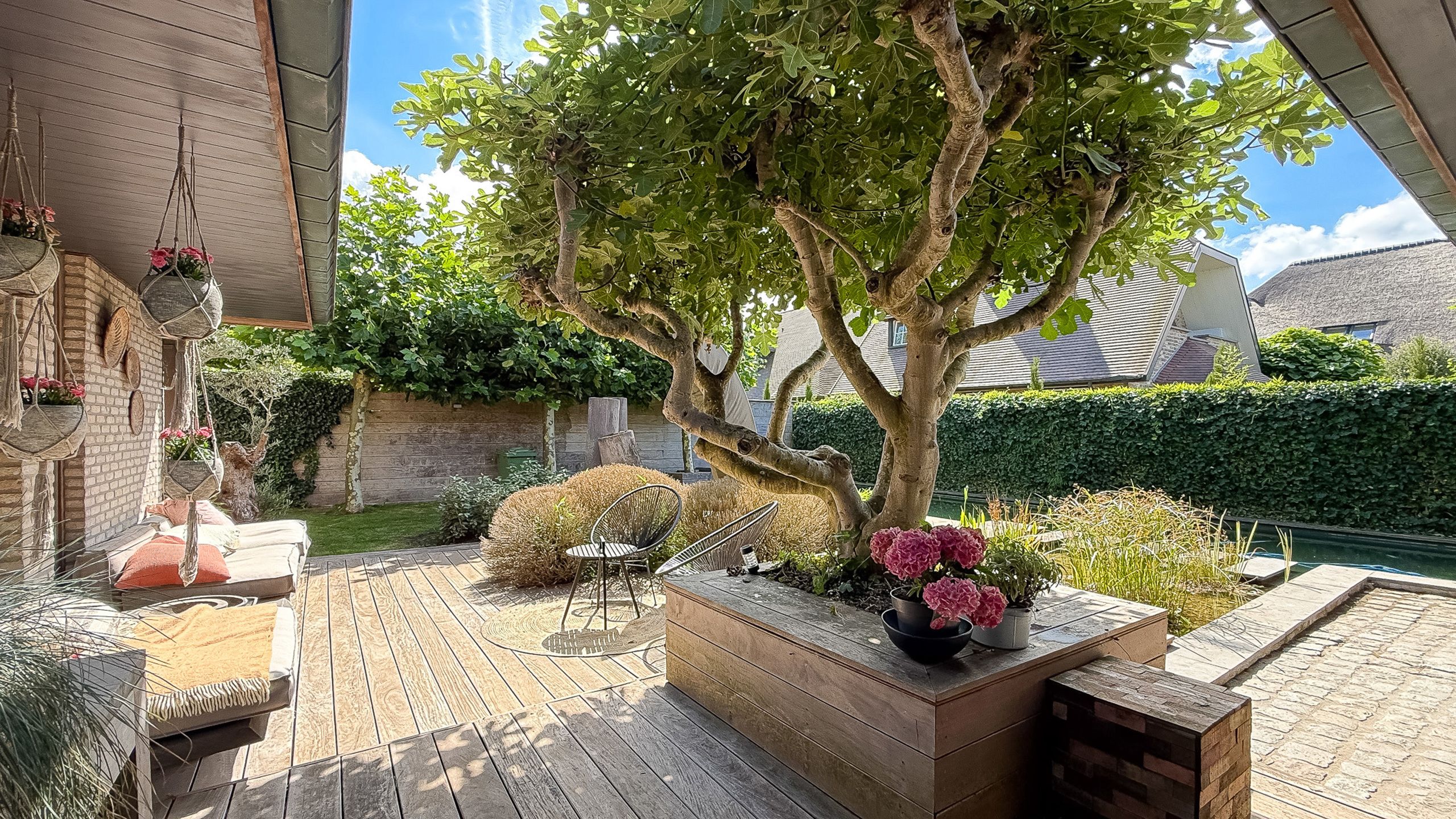 Villa met privé- en praktijkgedeelte – stijlvolle tuin foto {{pictureIndex}}
