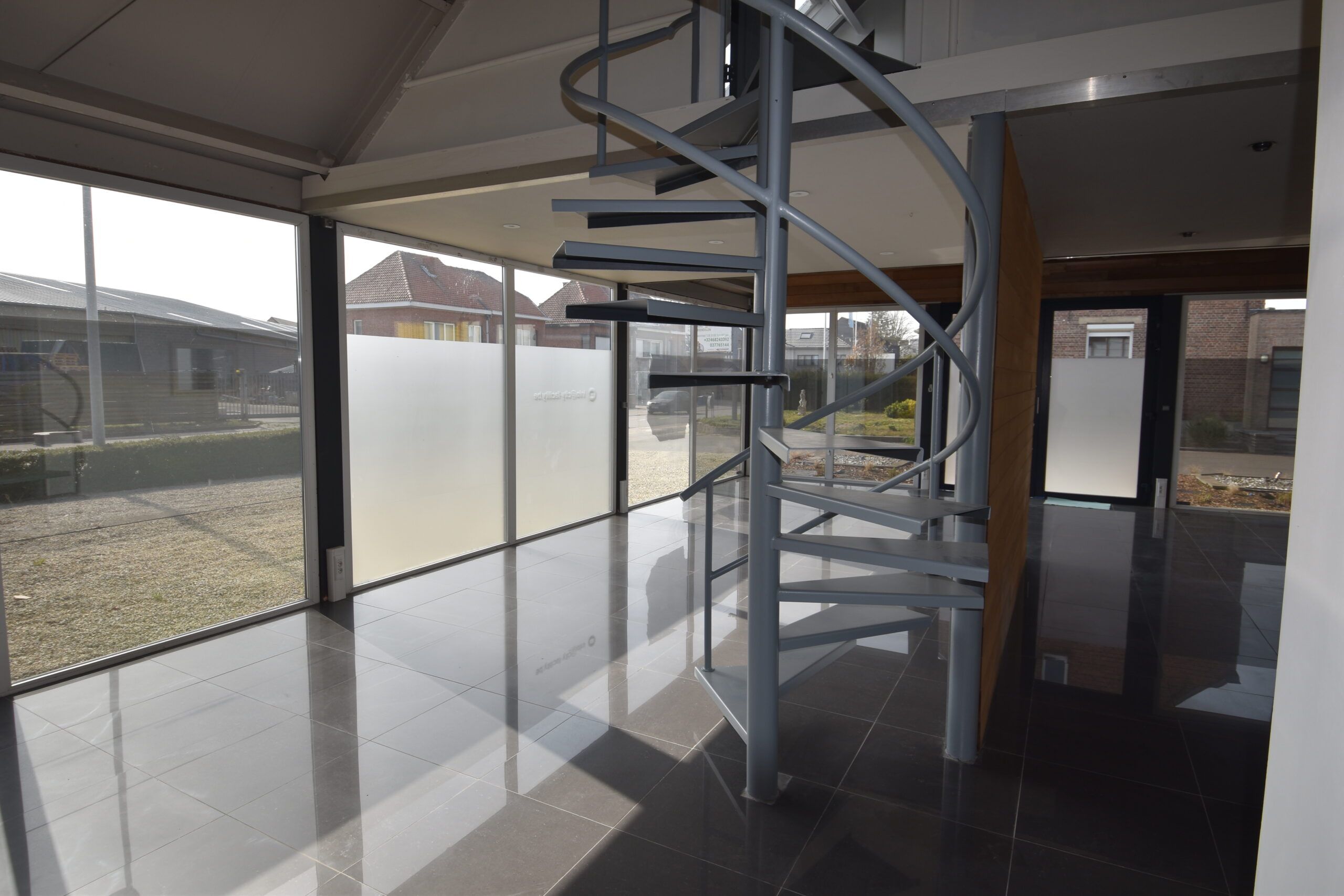 Winkelruimte/Showroom met bureel aan de rand van Sint-Niklaas foto 8