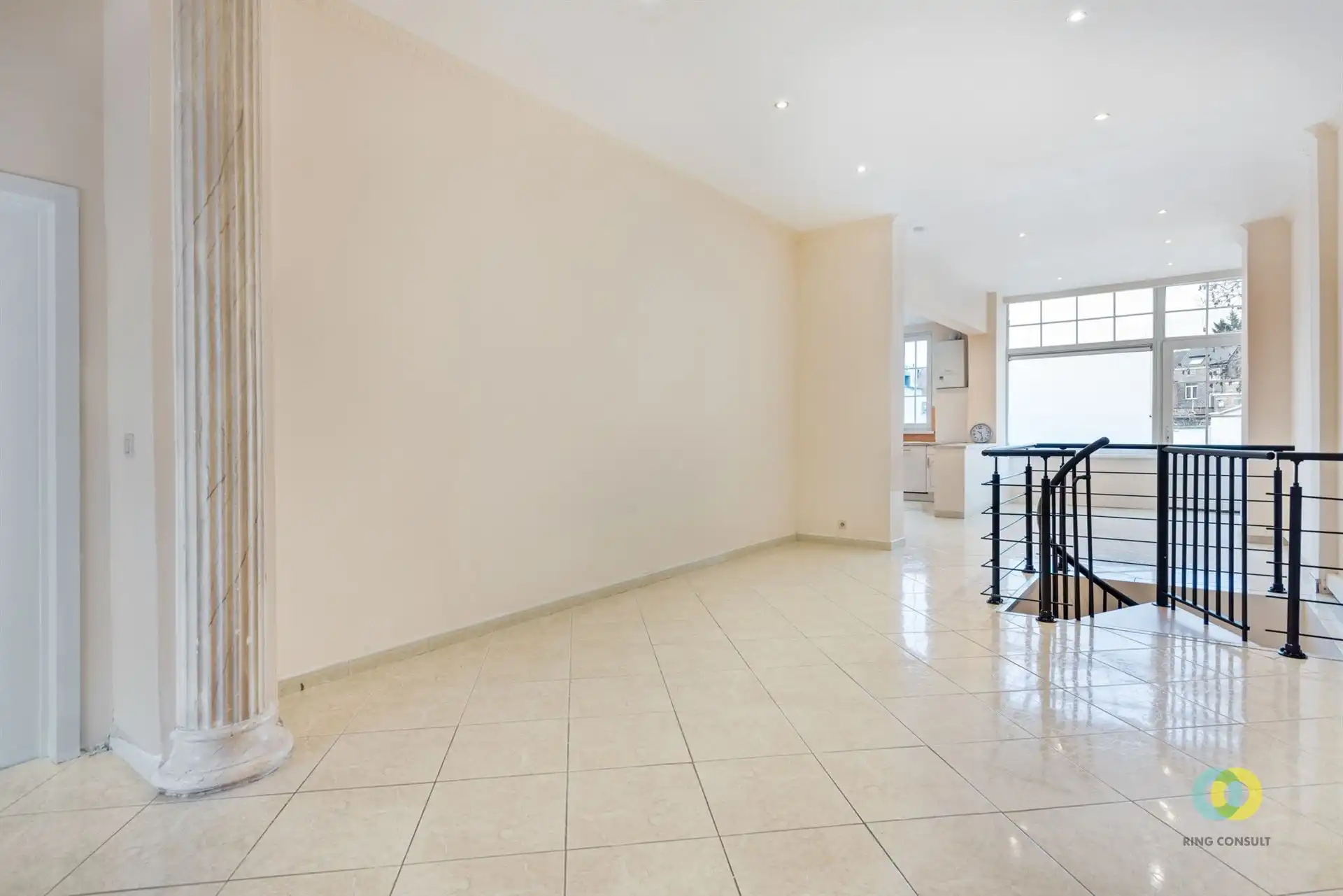 appartementsgebouw met drie units foto 2