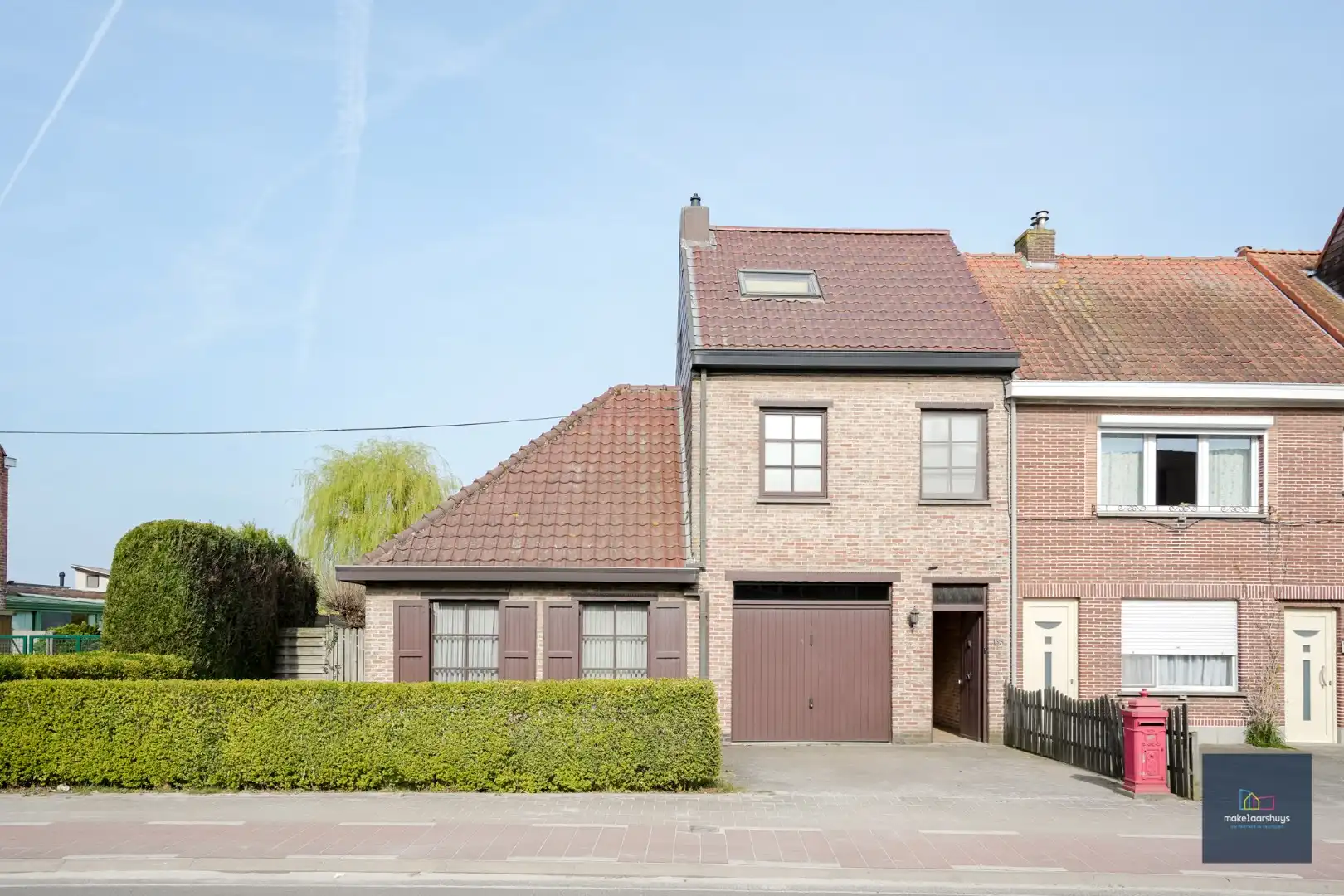 Hoofdfoto van de publicatie: Ruime  halfopen bebouwing  met  zonnige tuin, terras en garage in Waarschoot 