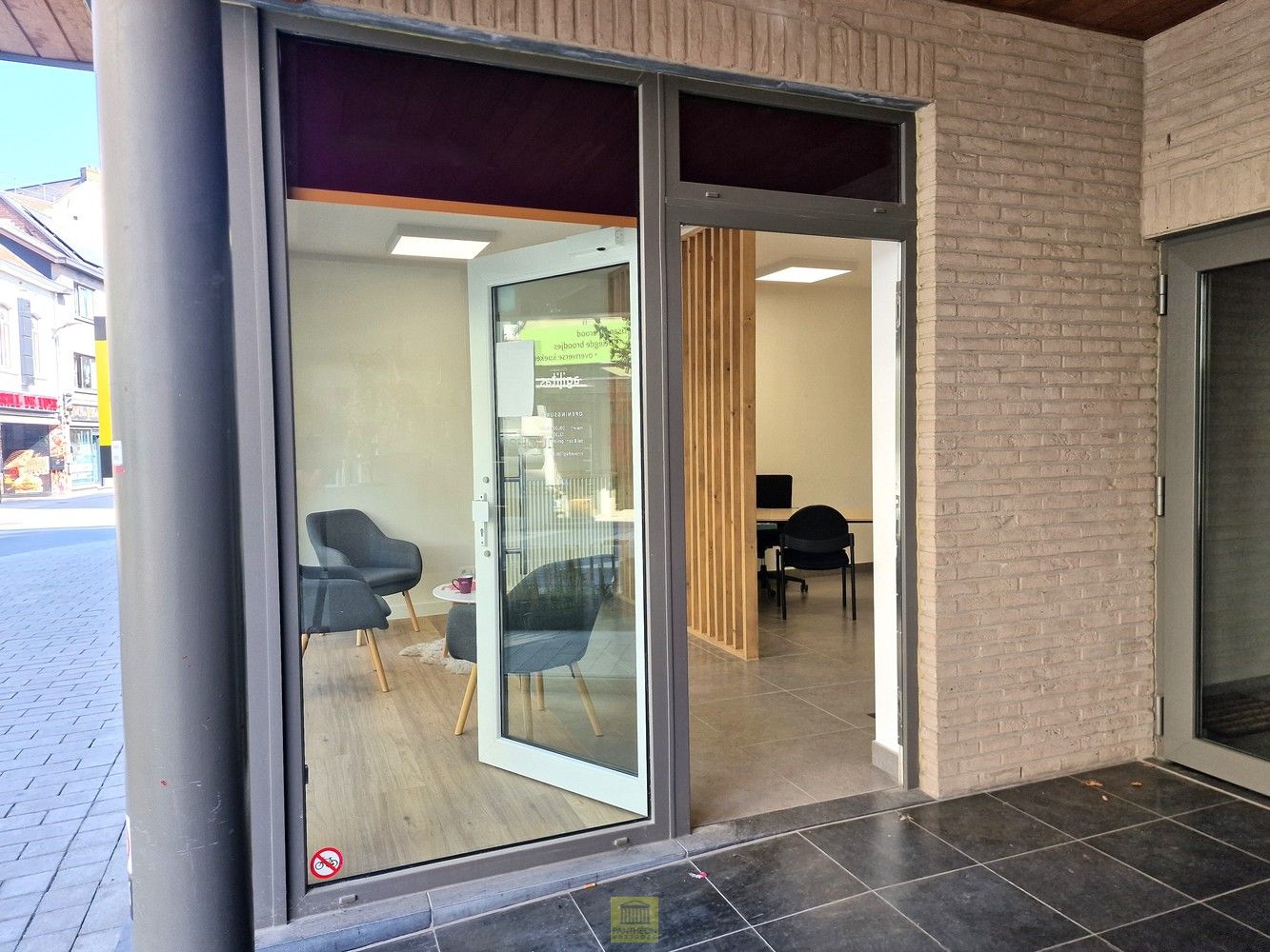 Instapklaar handelspand te huur in het bruisende centrum van Ninove foto 11