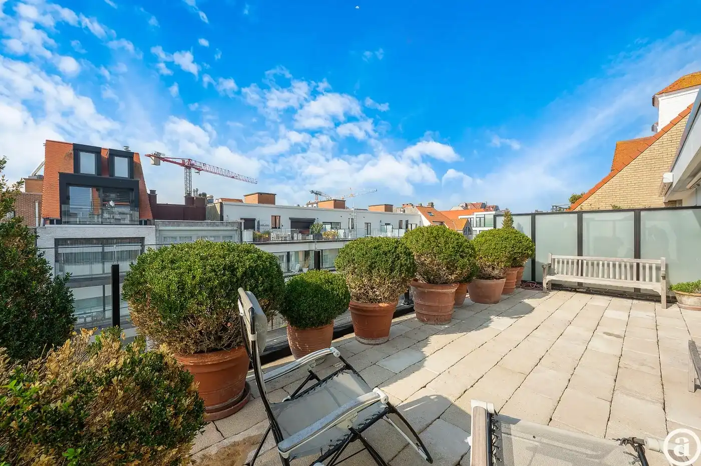 Penthouse appartement met grote zonneterrassen nabij strand. foto 3