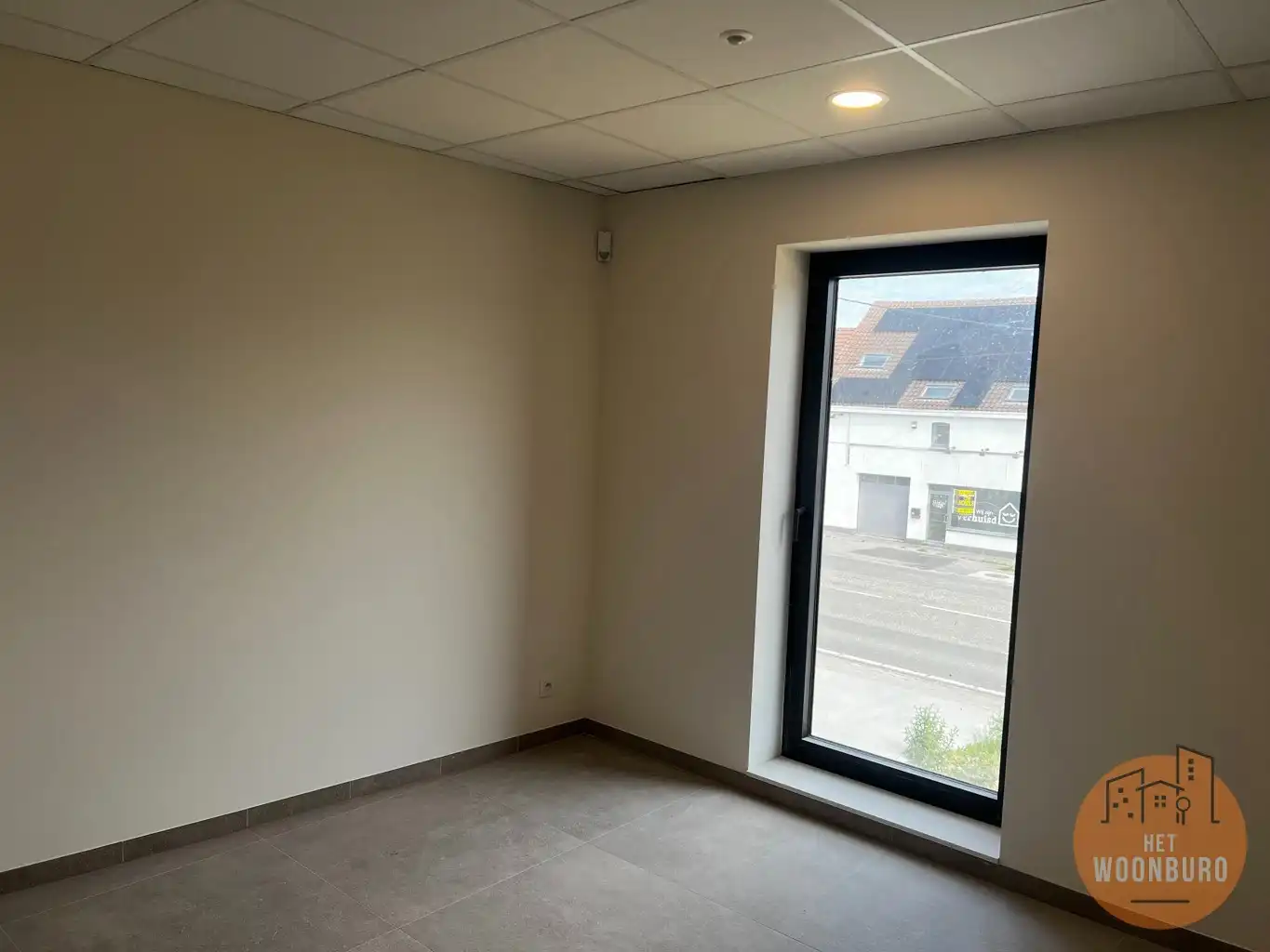 Kantoor met polyvalente ruimte, 4 burelen, vergaderzaal foto 3