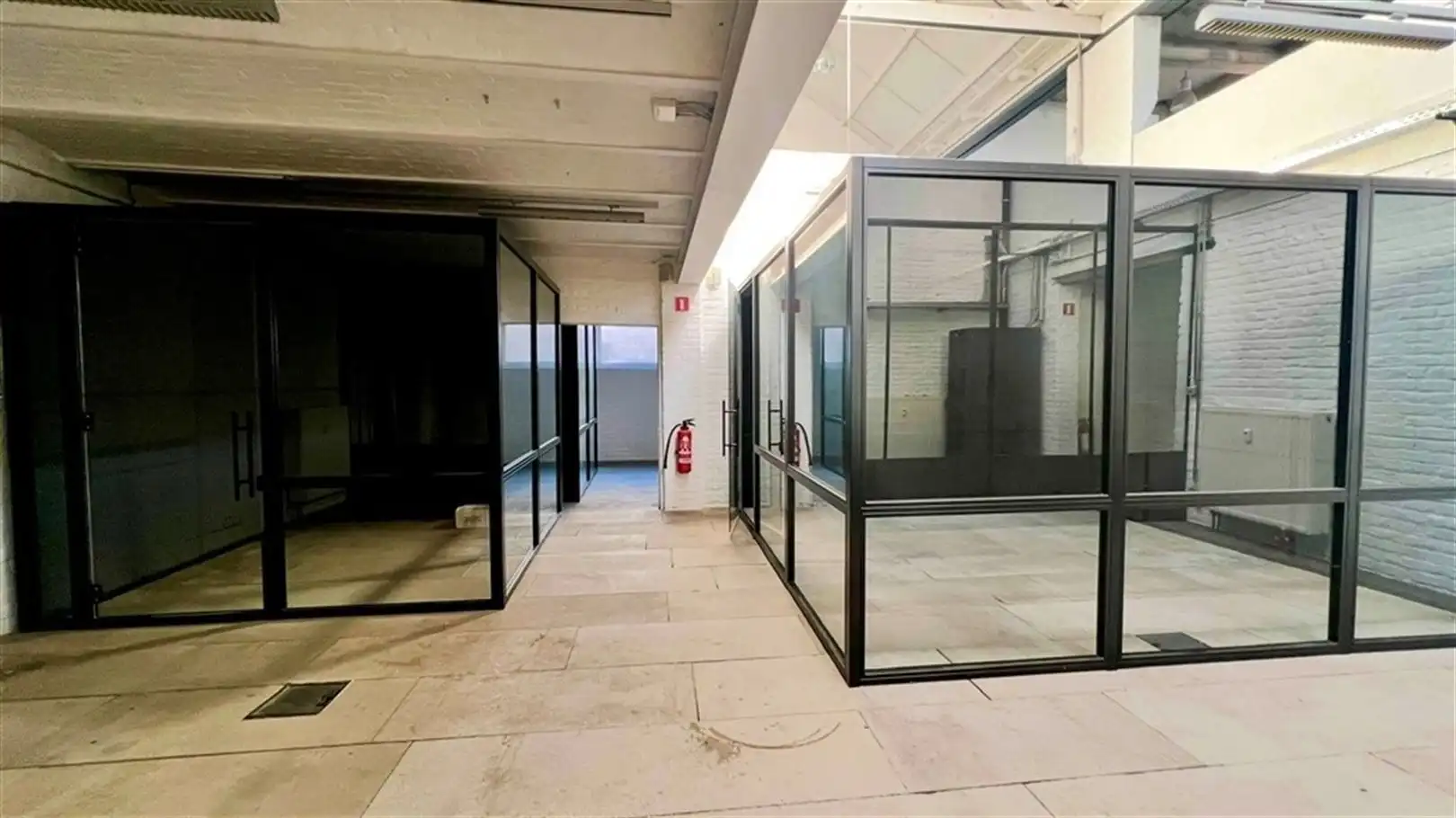 Loftkantoor/Atelier/Showroom in oude Kleurtjesfabriek te Drongen  foto 7