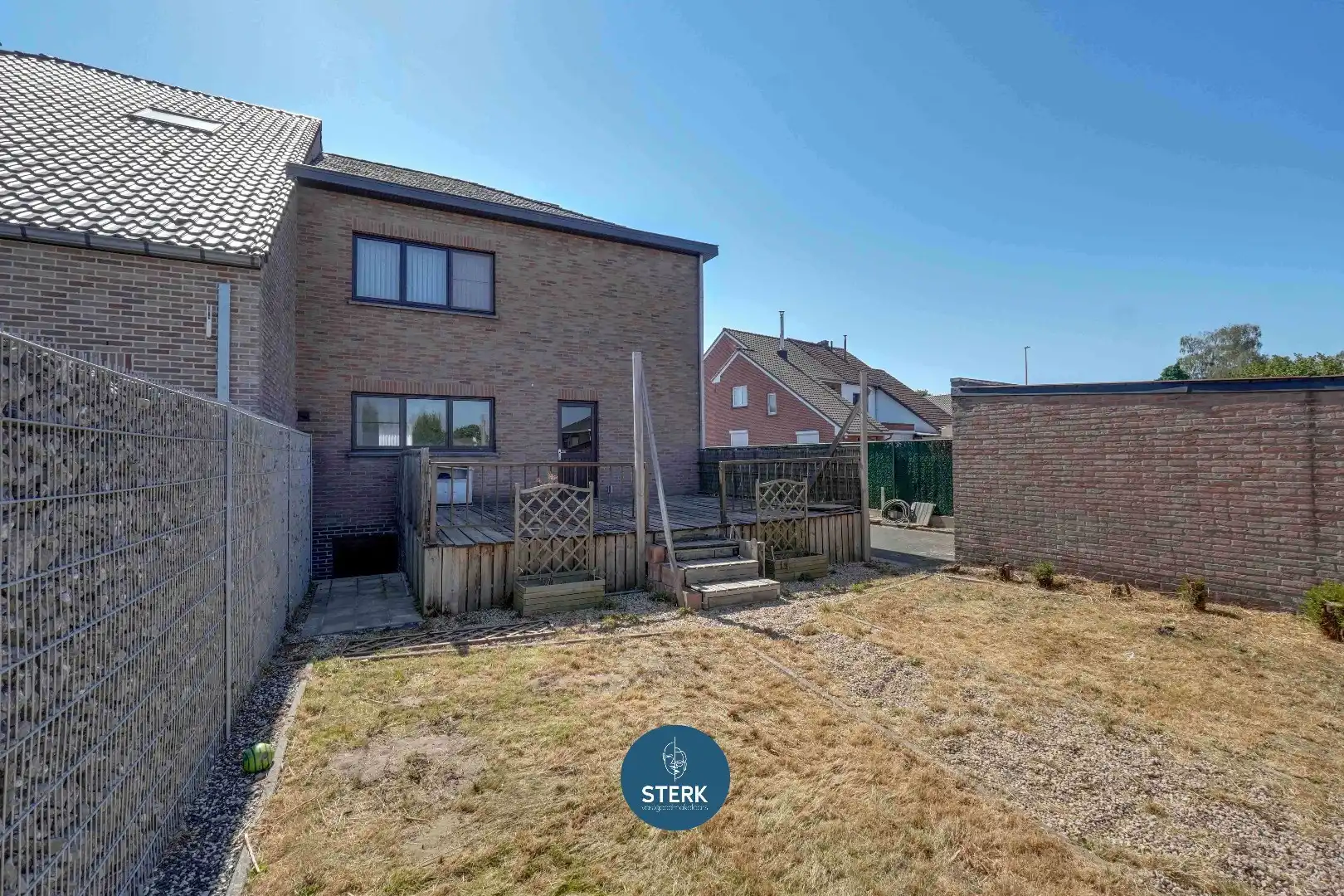 OP TE KNAPPEN GEZINSWONING (206 M²) MET VEEL POTENTIEEL TE LANAKEN !  foto 19